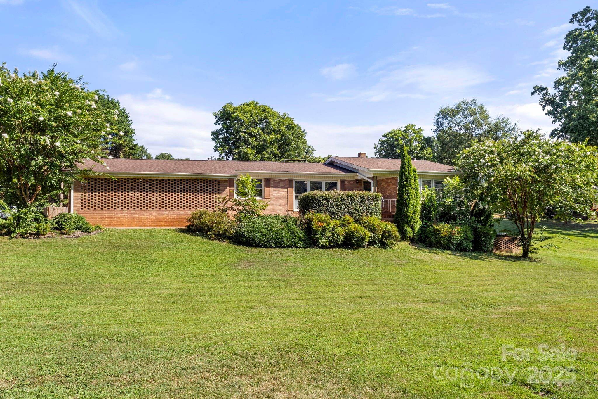 701 Woodside Drive 44 Property Photo 1