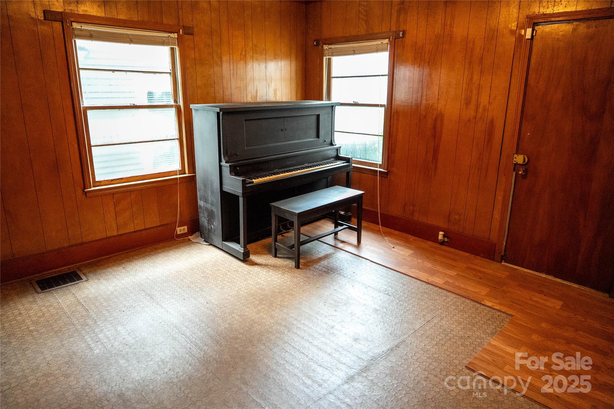 229 Marion Street Property Photo 12