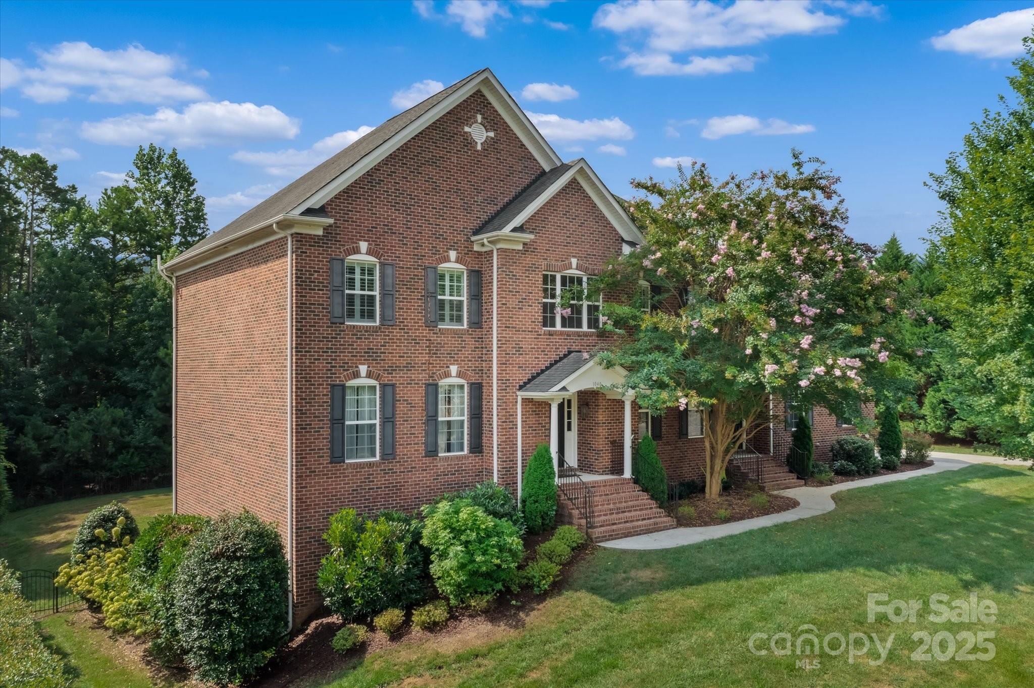 1040 Lake Forest Drive Property Photo 1
