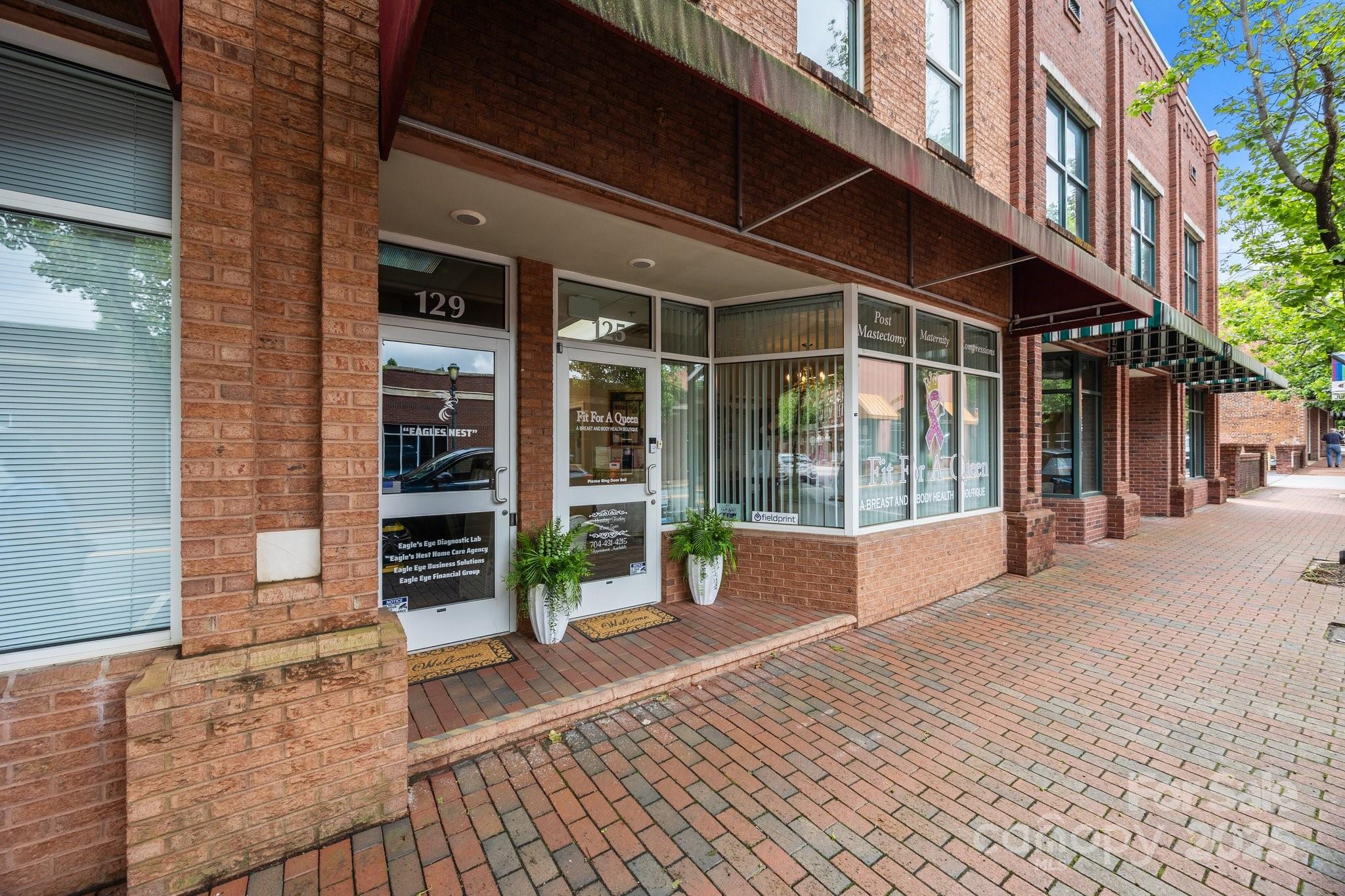 129 E Council Street Property Photo 1