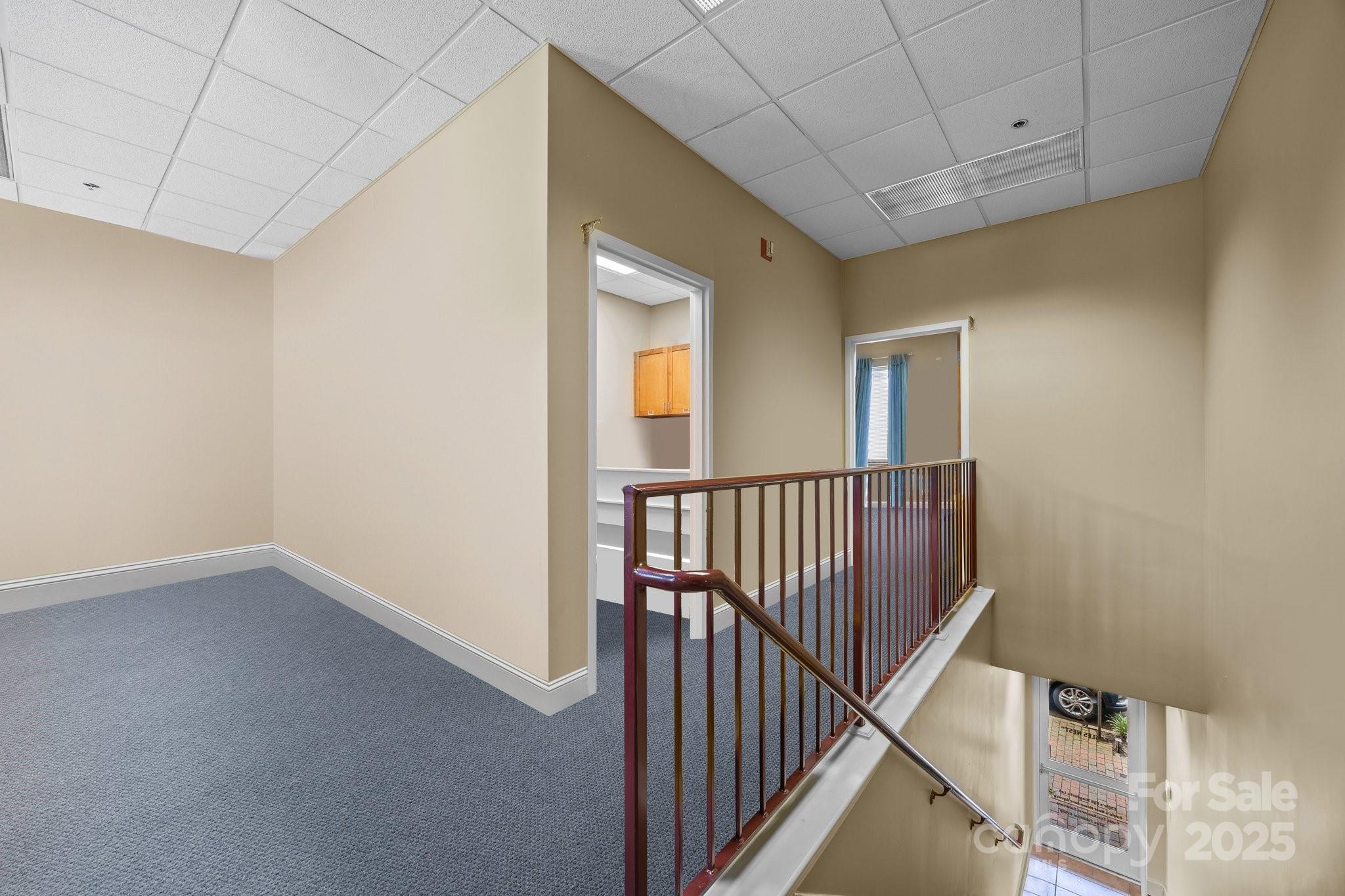 129 E Council Street Property Photo 6