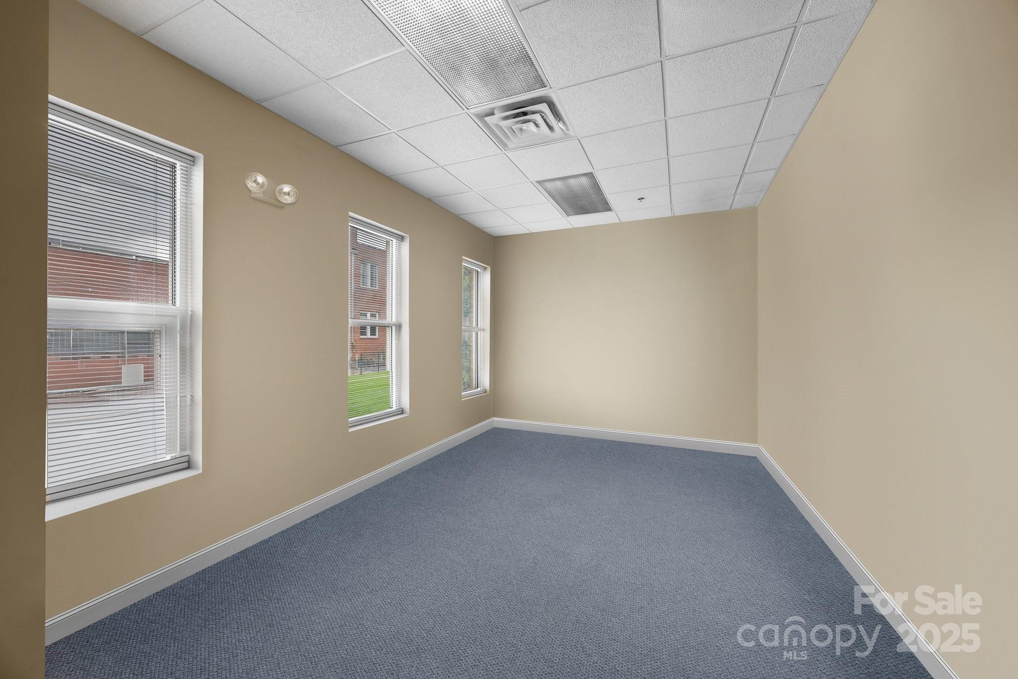 129 E Council Street Property Photo 7