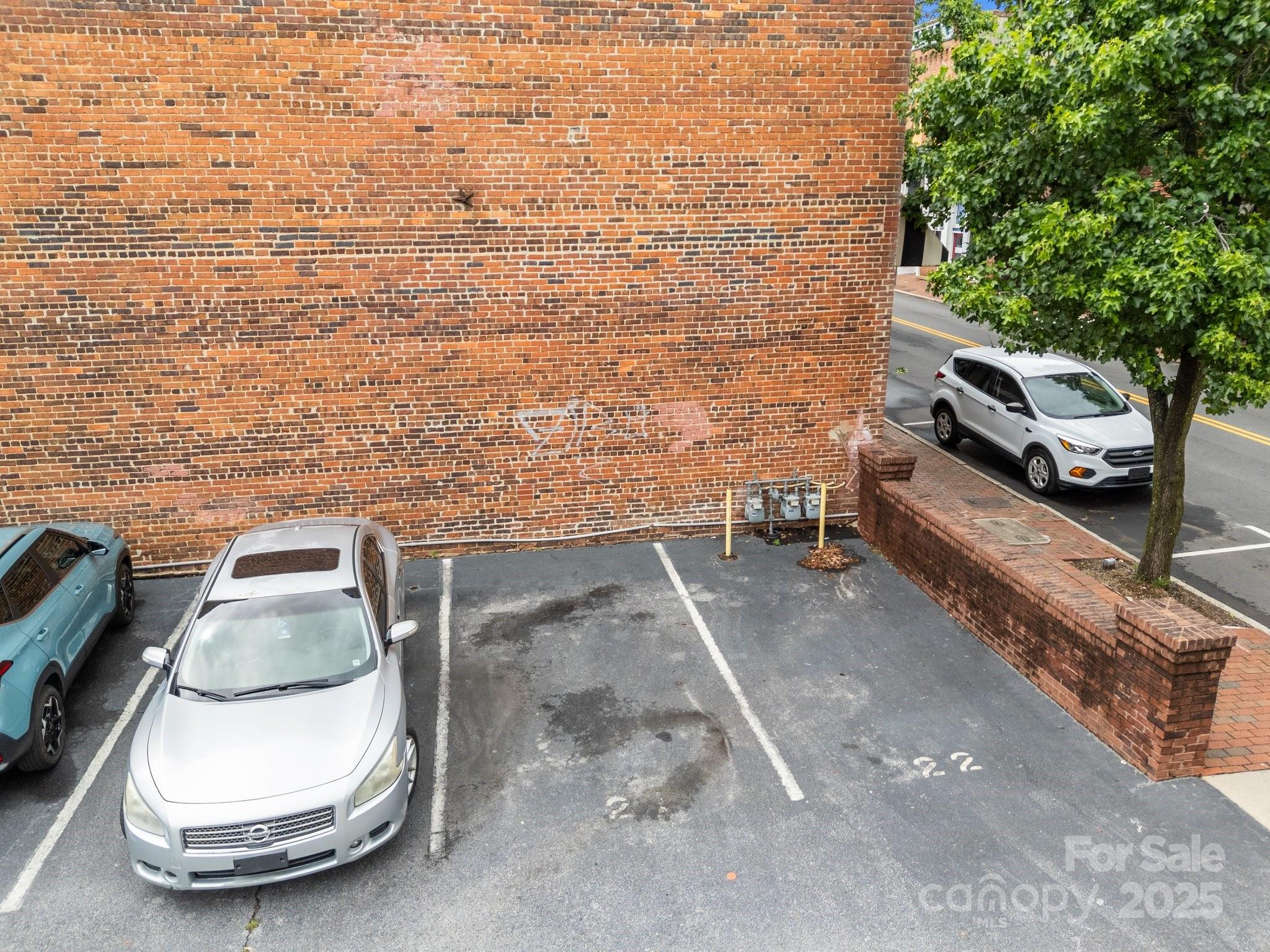 129 E Council Street Property Photo 15