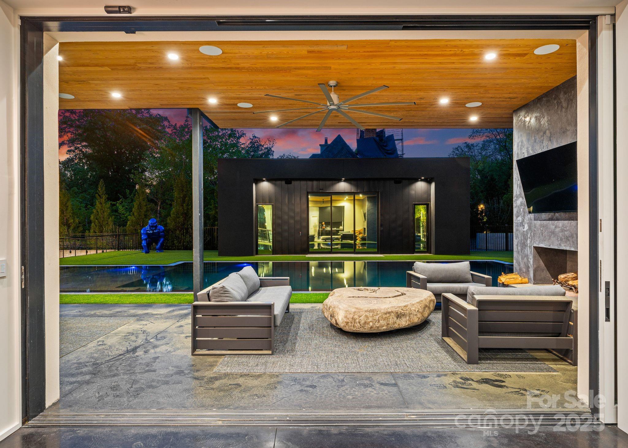 4817 Carmel Park Drive Property Photo 8