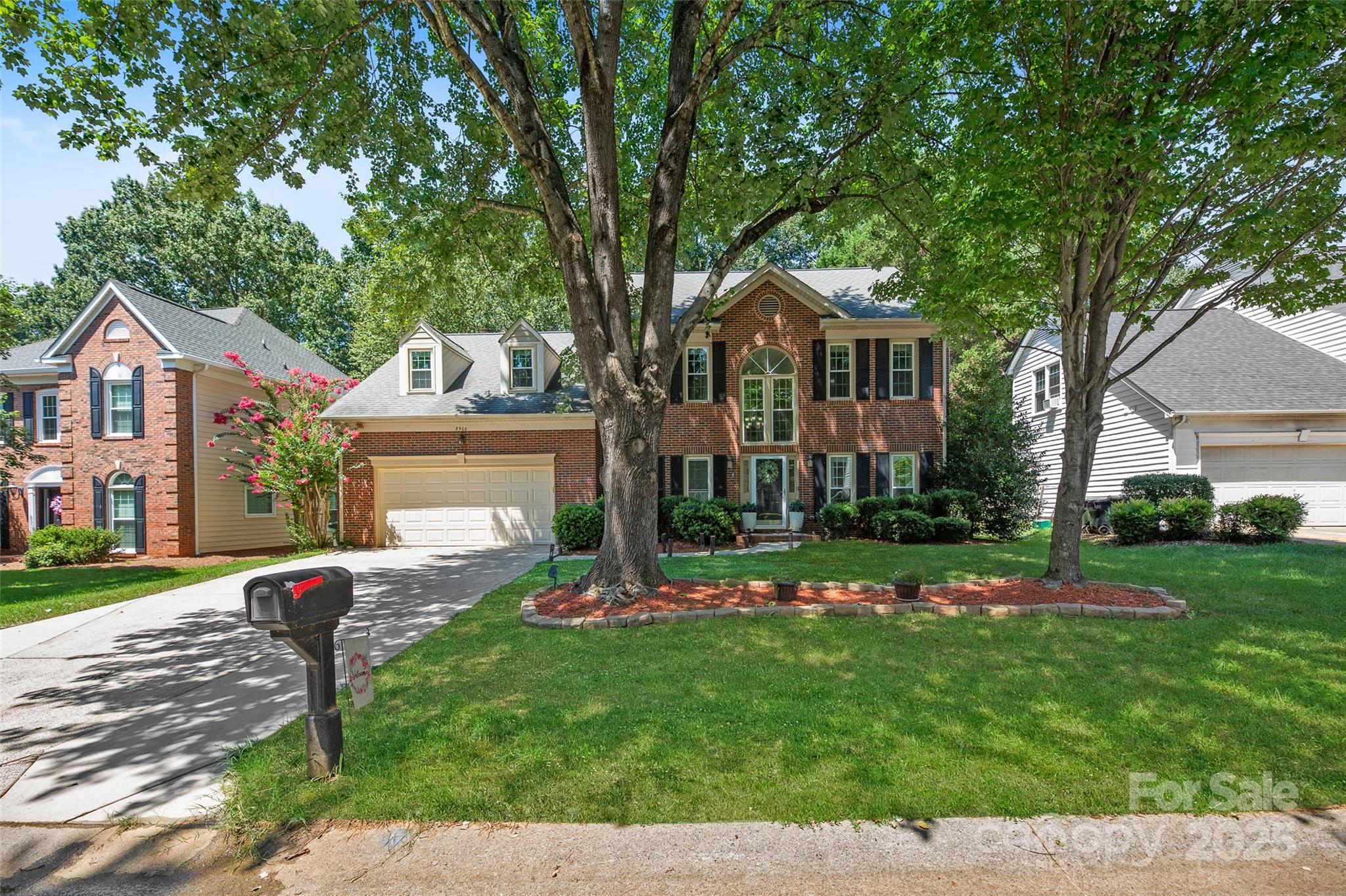 8906 Glade Court Property Photo 2