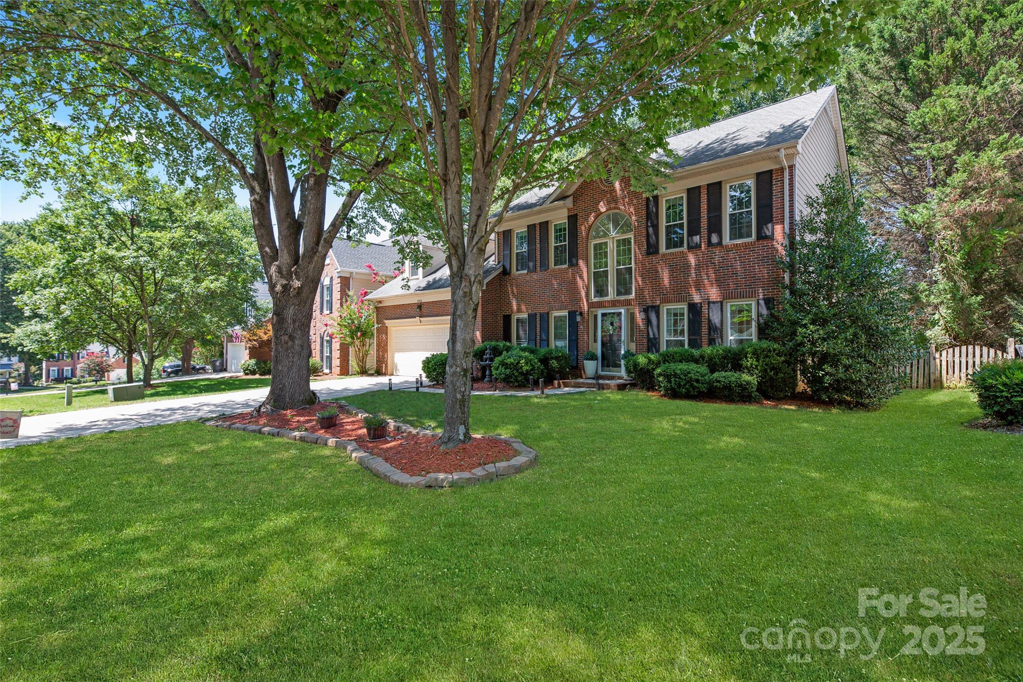 8906 Glade Court Property Photo 3