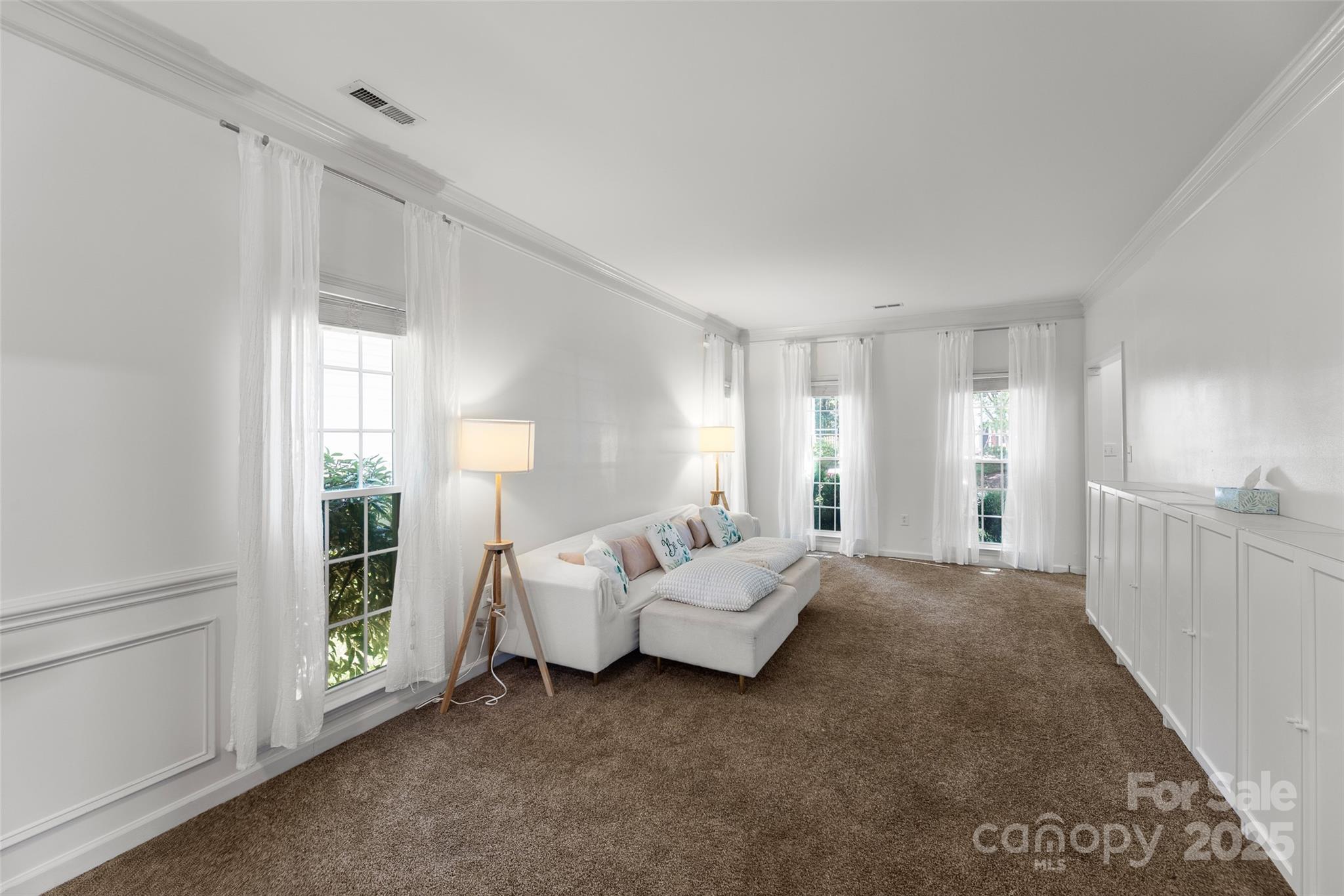 8906 Glade Court Property Photo 5