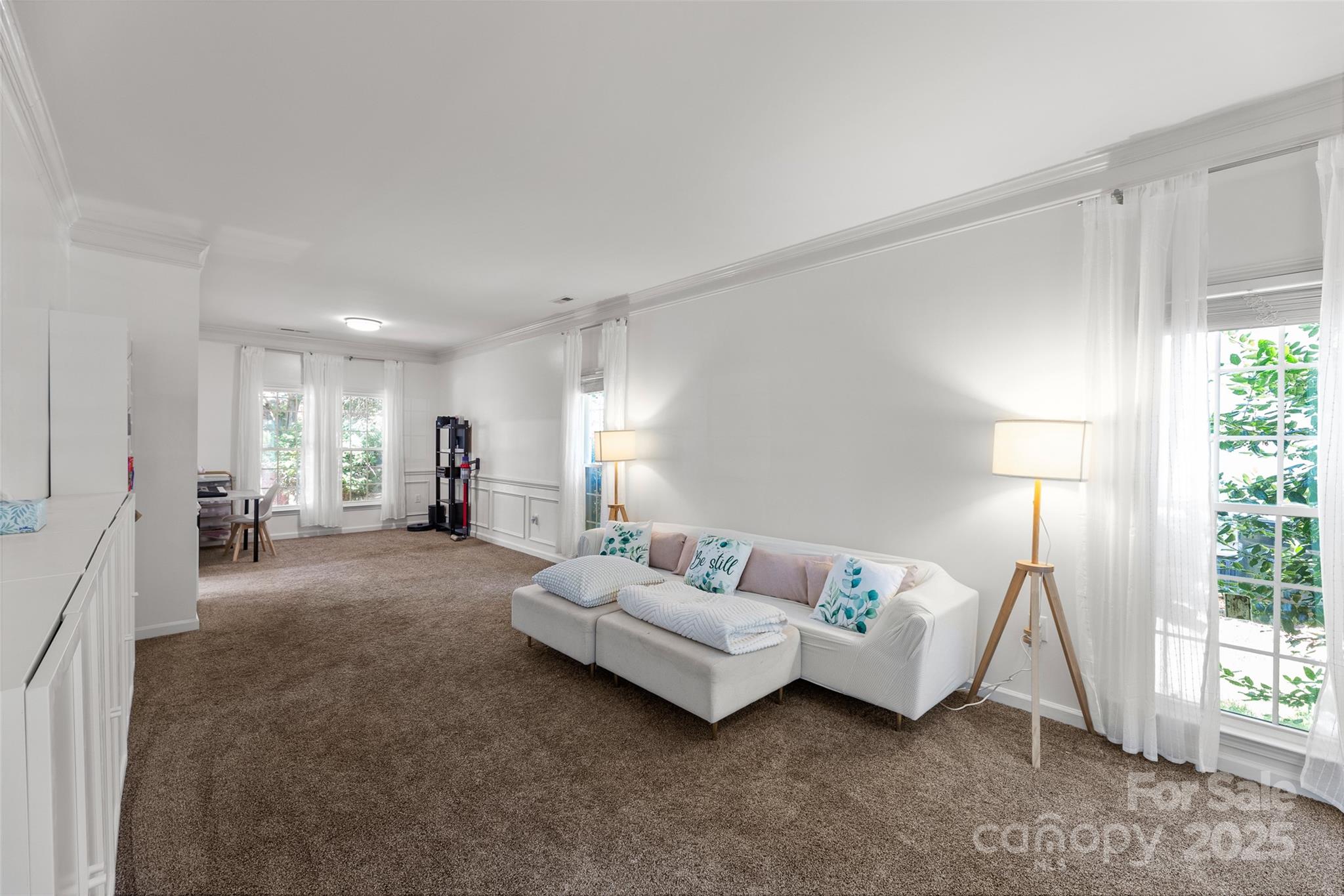 8906 Glade Court Property Photo 7