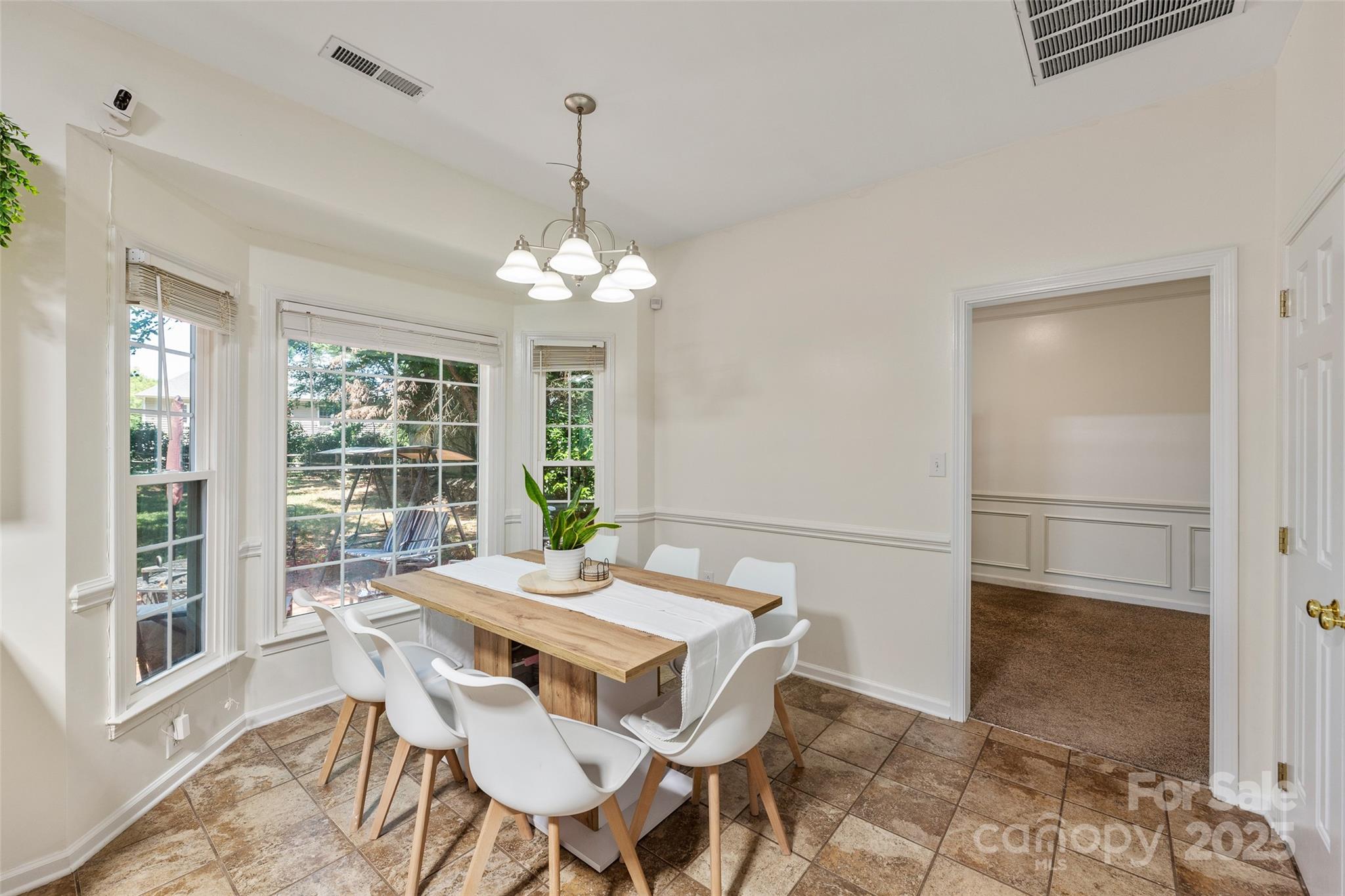 8906 Glade Court Property Photo 8