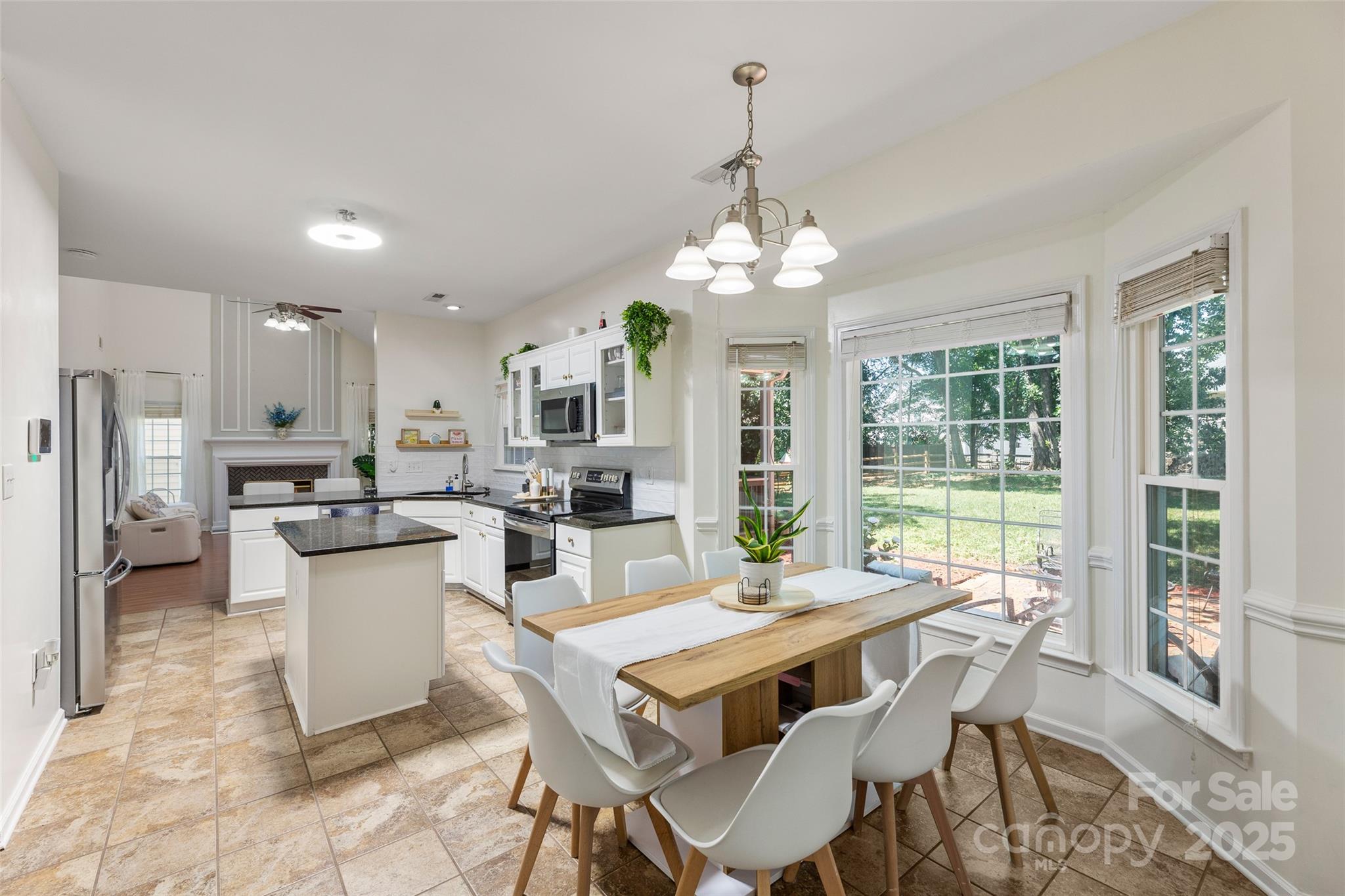 8906 Glade Court Property Photo 9