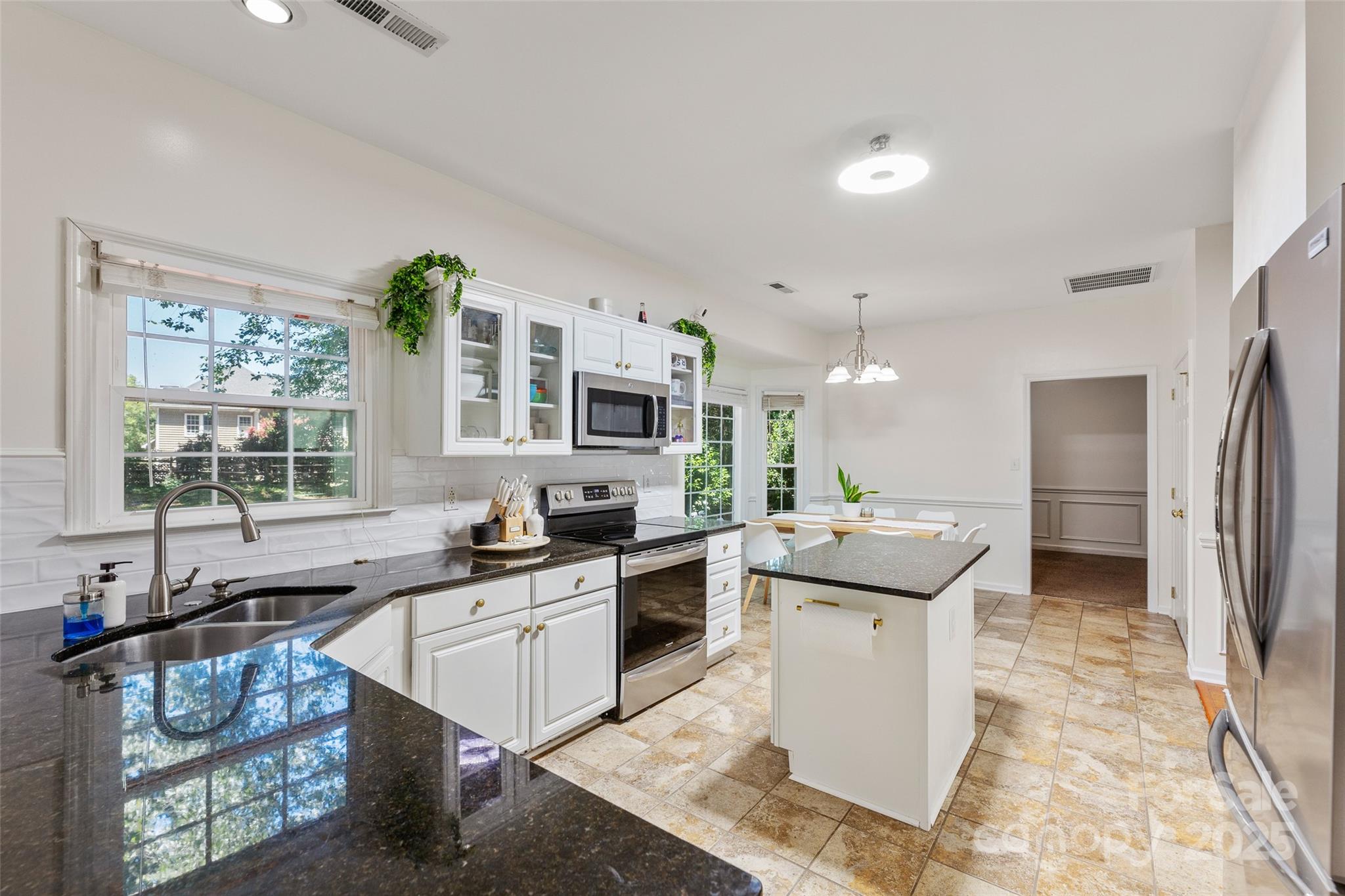 8906 Glade Court Property Photo 12