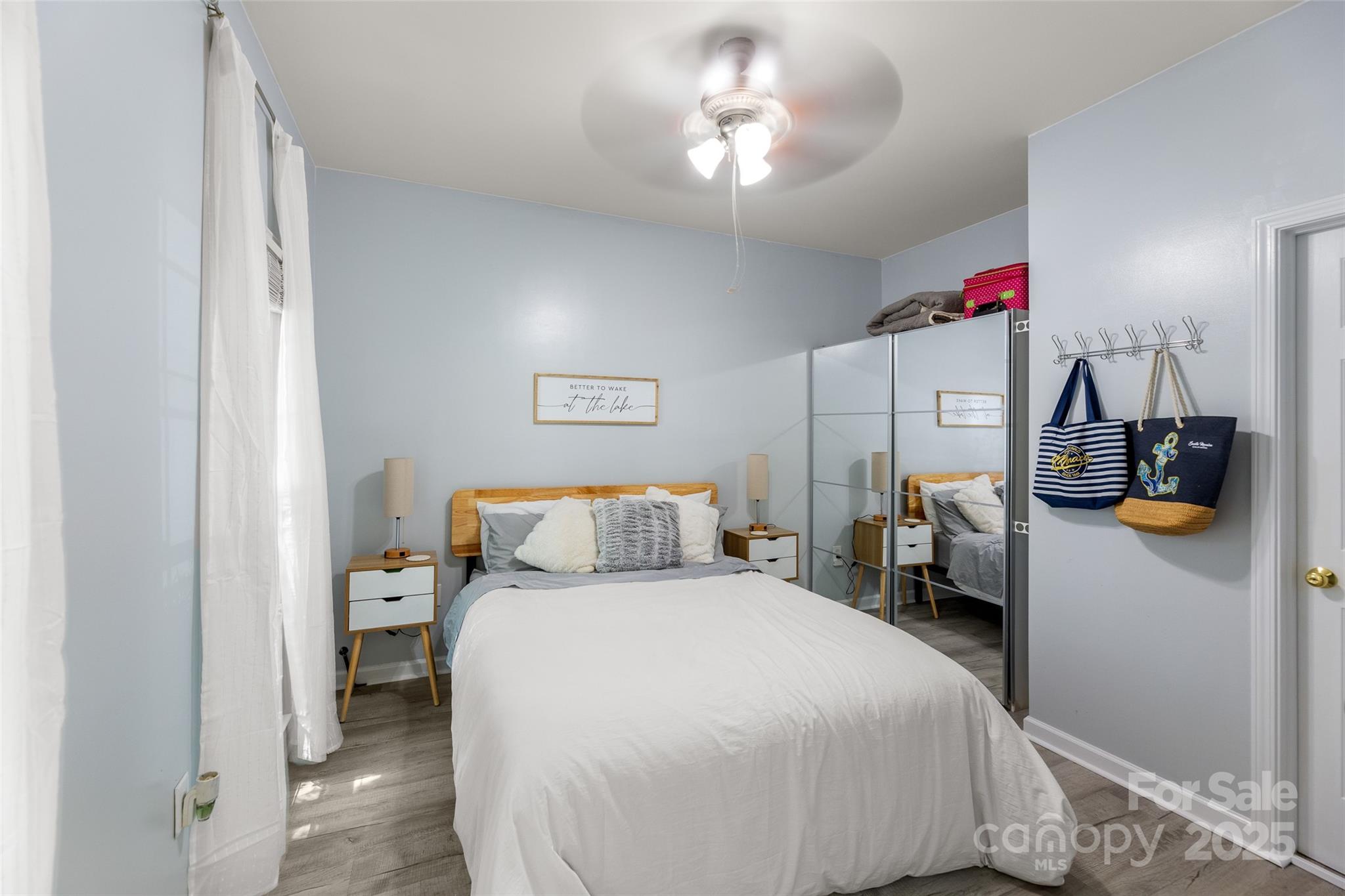 8906 Glade Court Property Photo 16