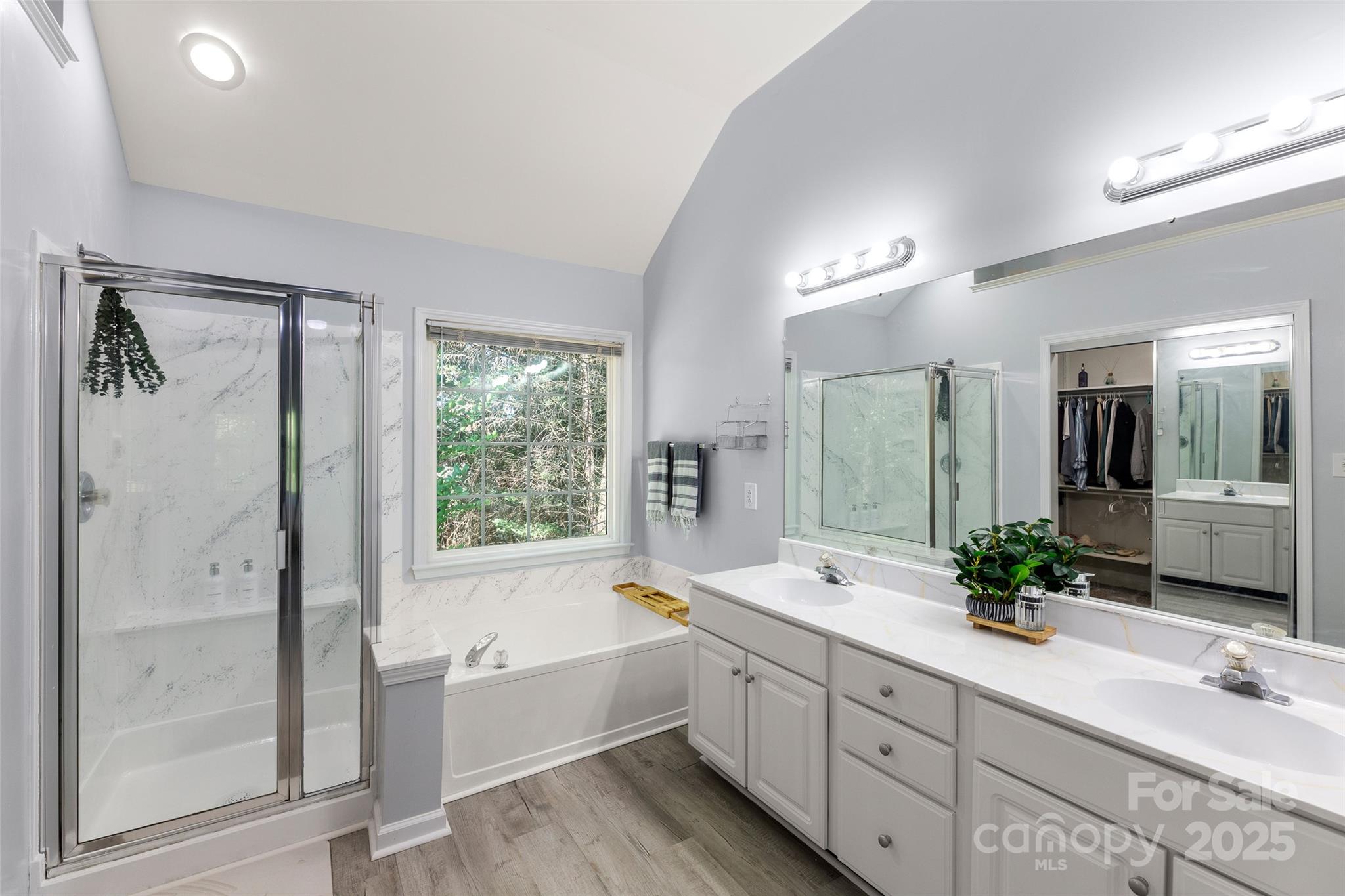 8906 Glade Court Property Photo 25