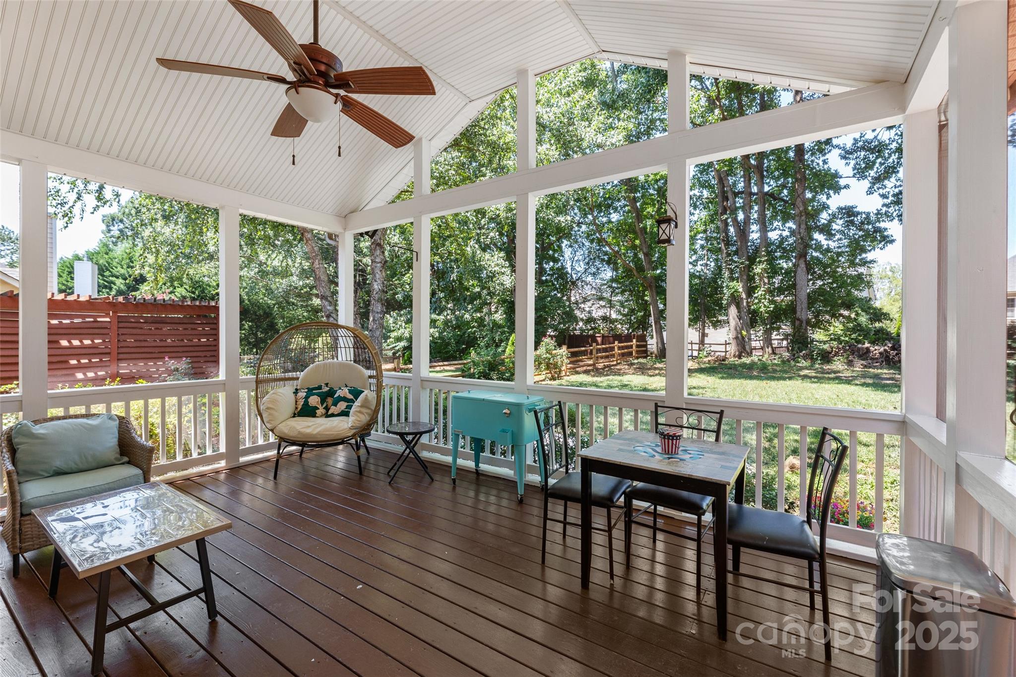 8906 Glade Court Property Photo 34