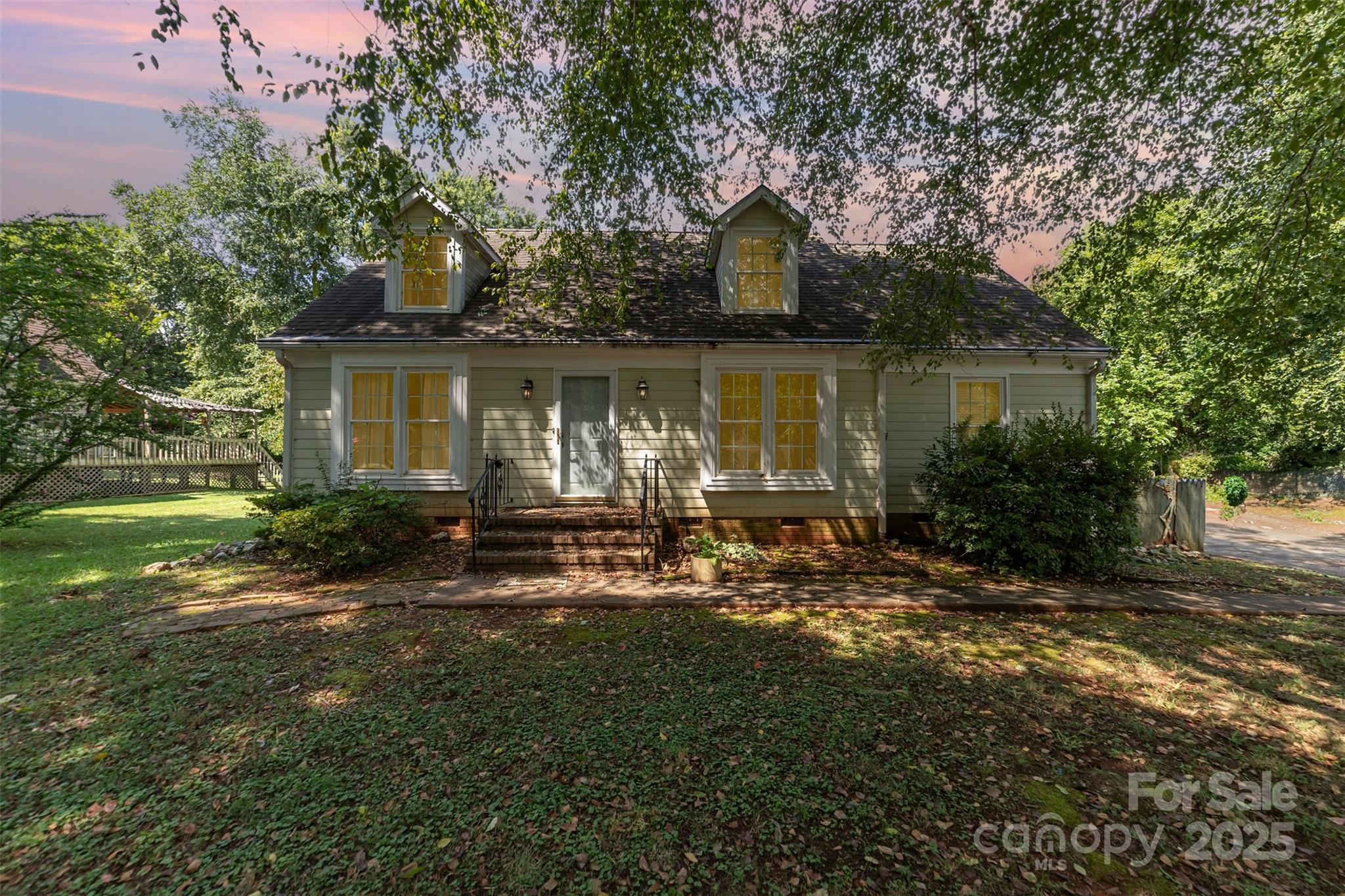 8009 Jefferson Colony Road Property Photo 1