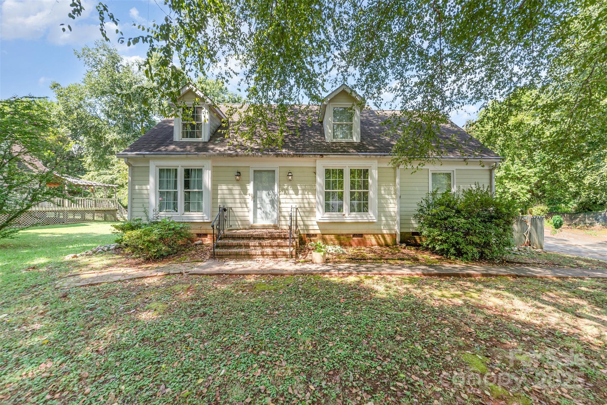 8009 Jefferson Colony Road Property Photo 2