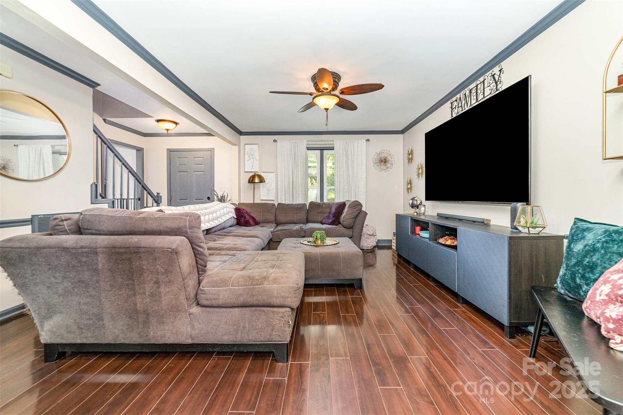 8009 Jefferson Colony Road Property Photo 4