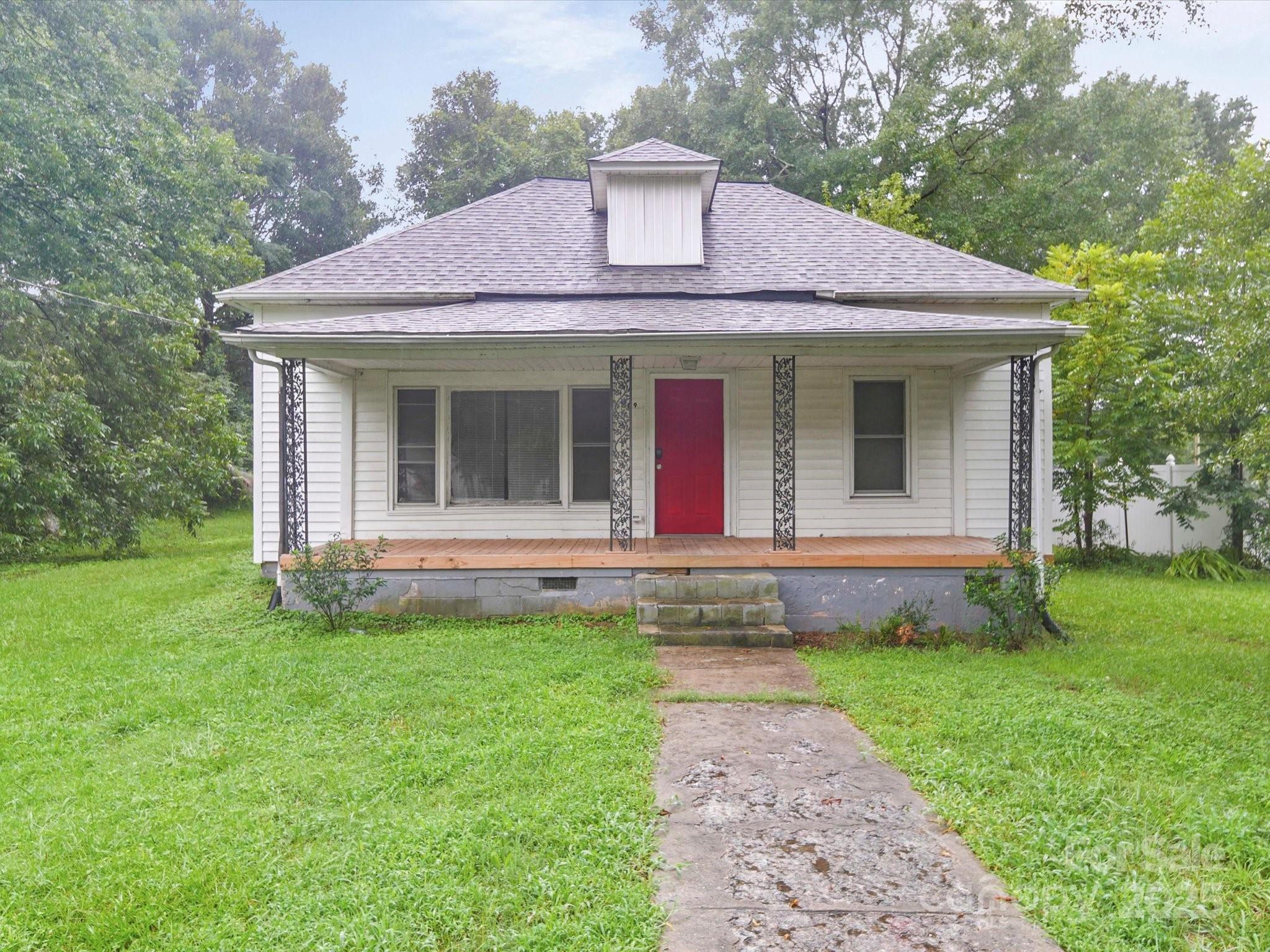 509 E Holly Street Property Photo 1