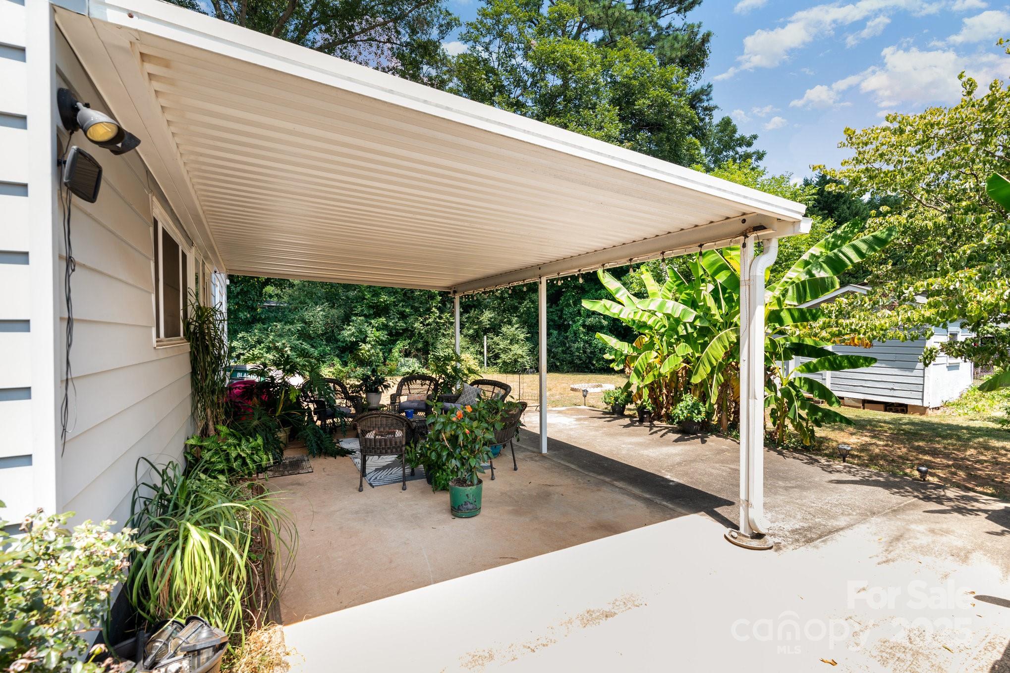 120 Abernathy Street Property Photo 5