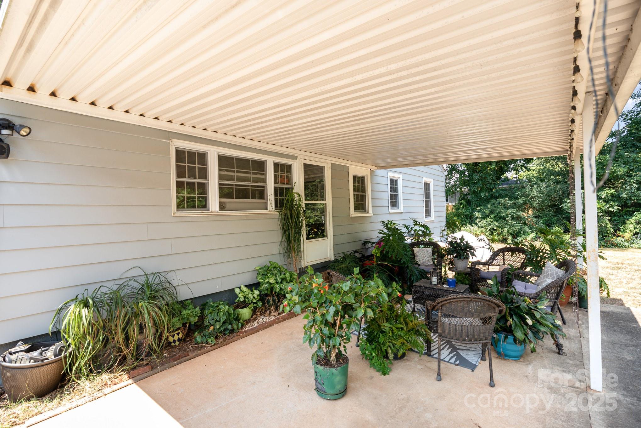 120 Abernathy Street Property Photo 23