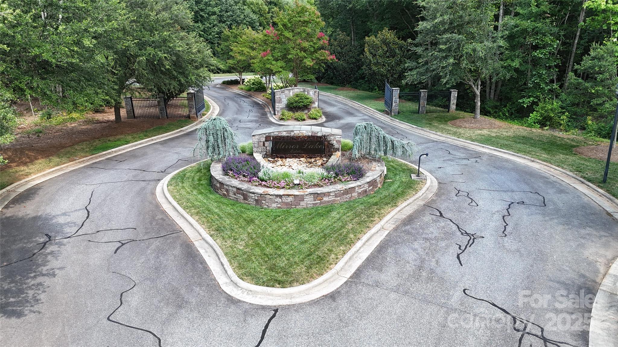 4446 Mirror Lake Drive Property Photo 2