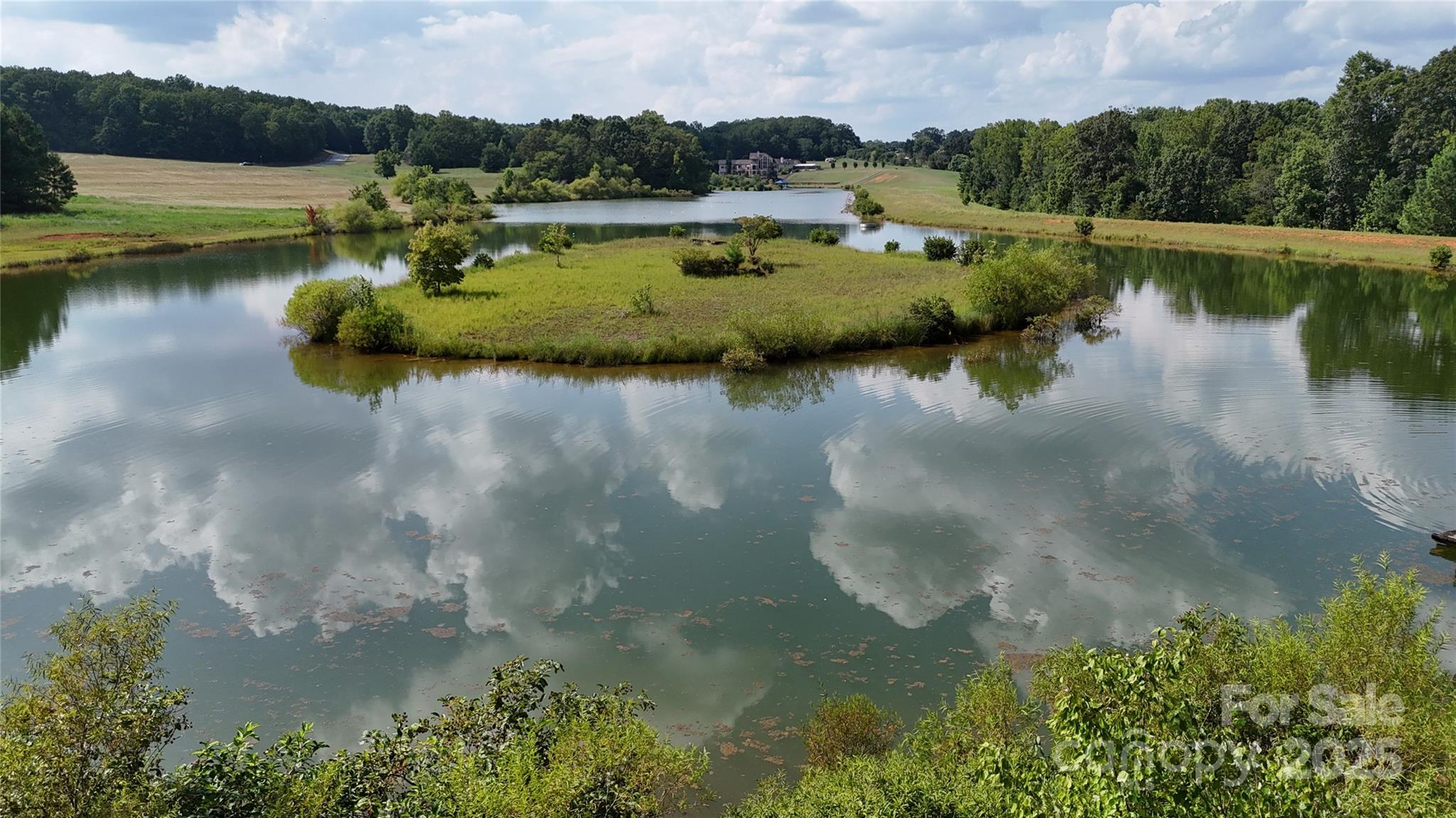 4446 Mirror Lake Drive Property Photo 4