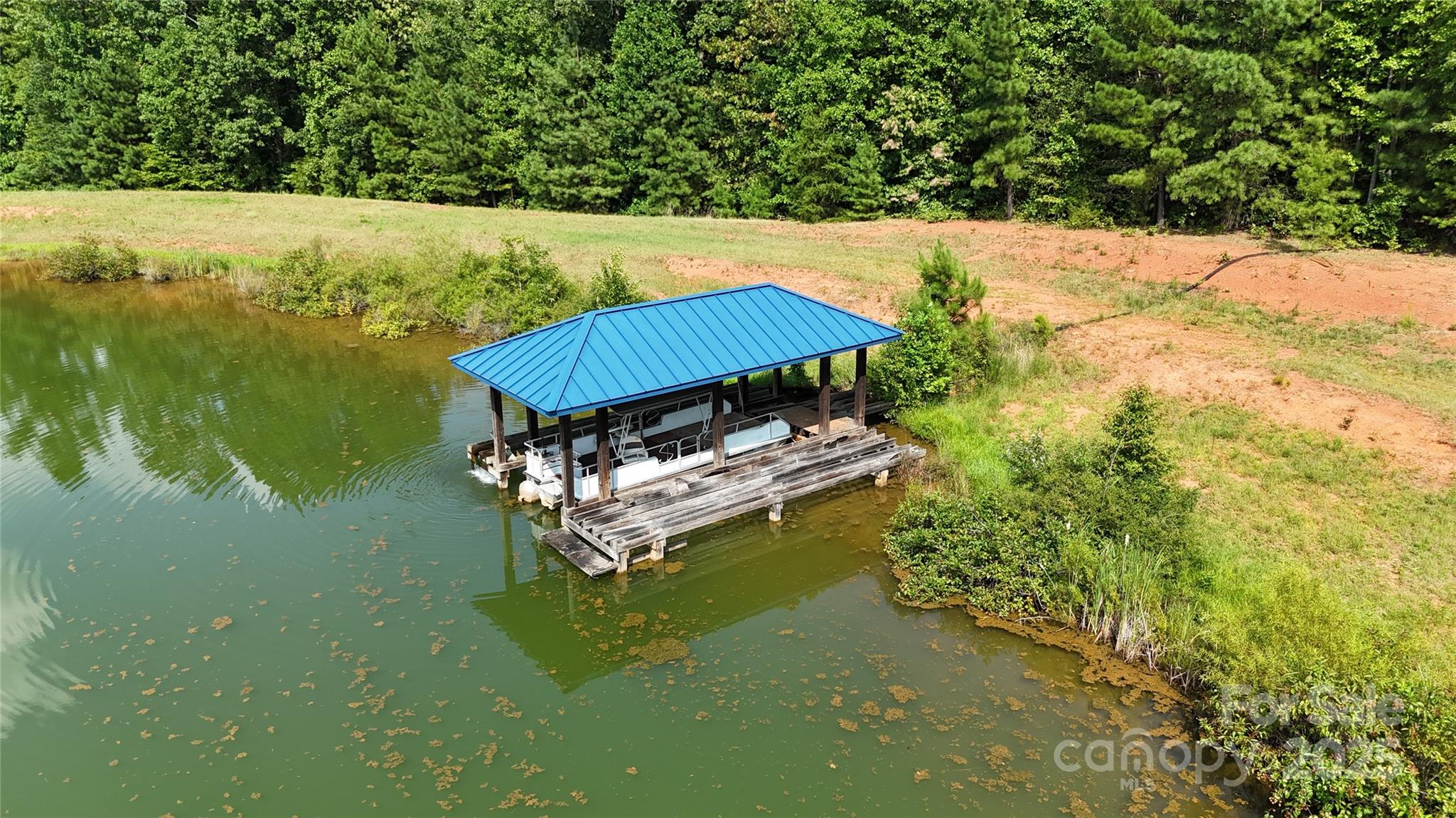 4446 Mirror Lake Drive Property Photo 6