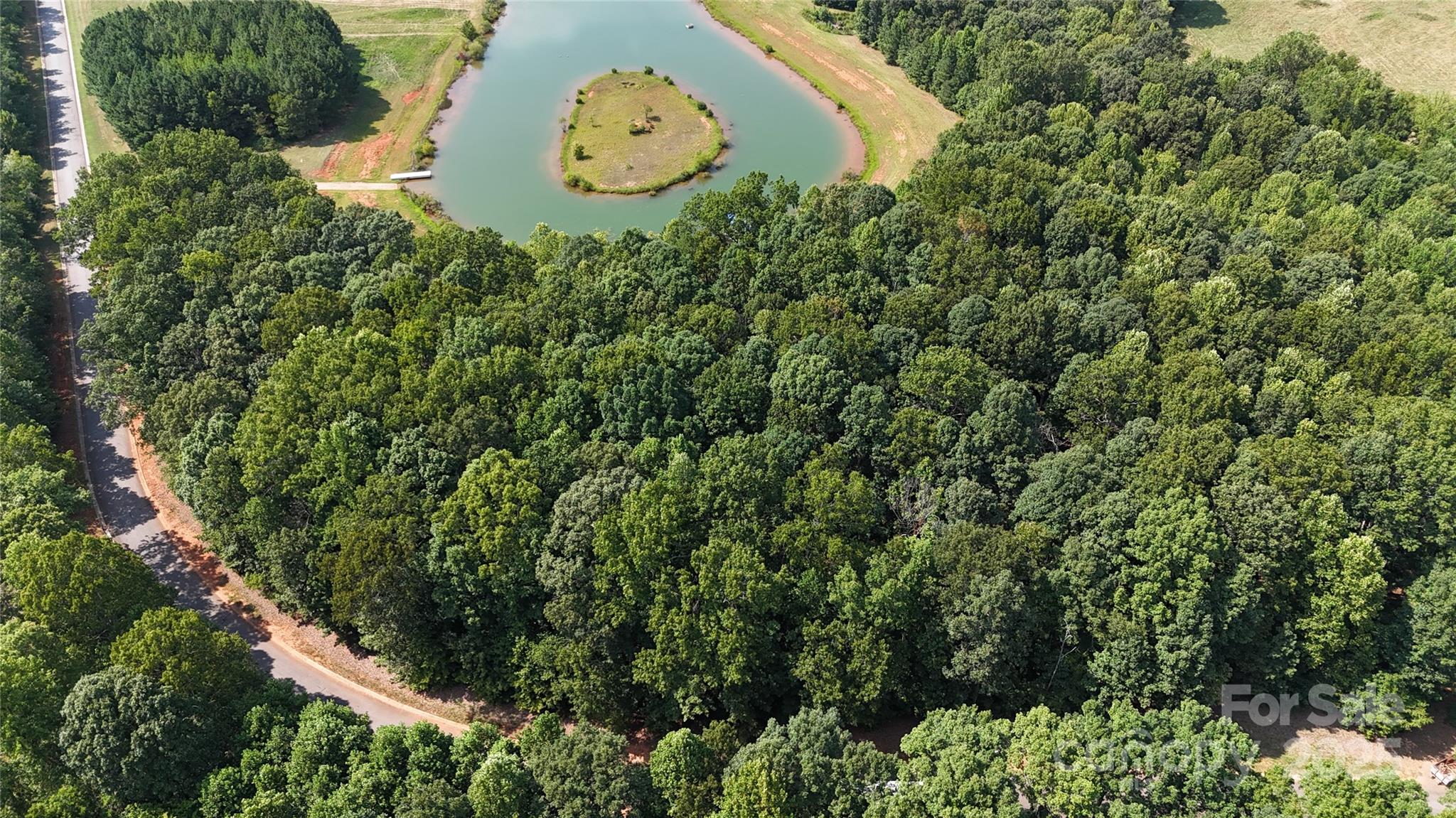 4446 Mirror Lake Drive Property Photo 7