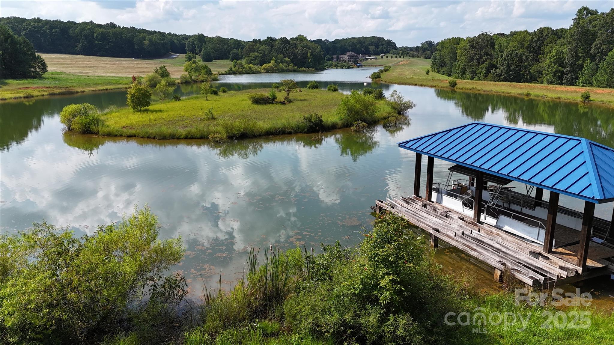 4446 Mirror Lake Drive Property Photo 10