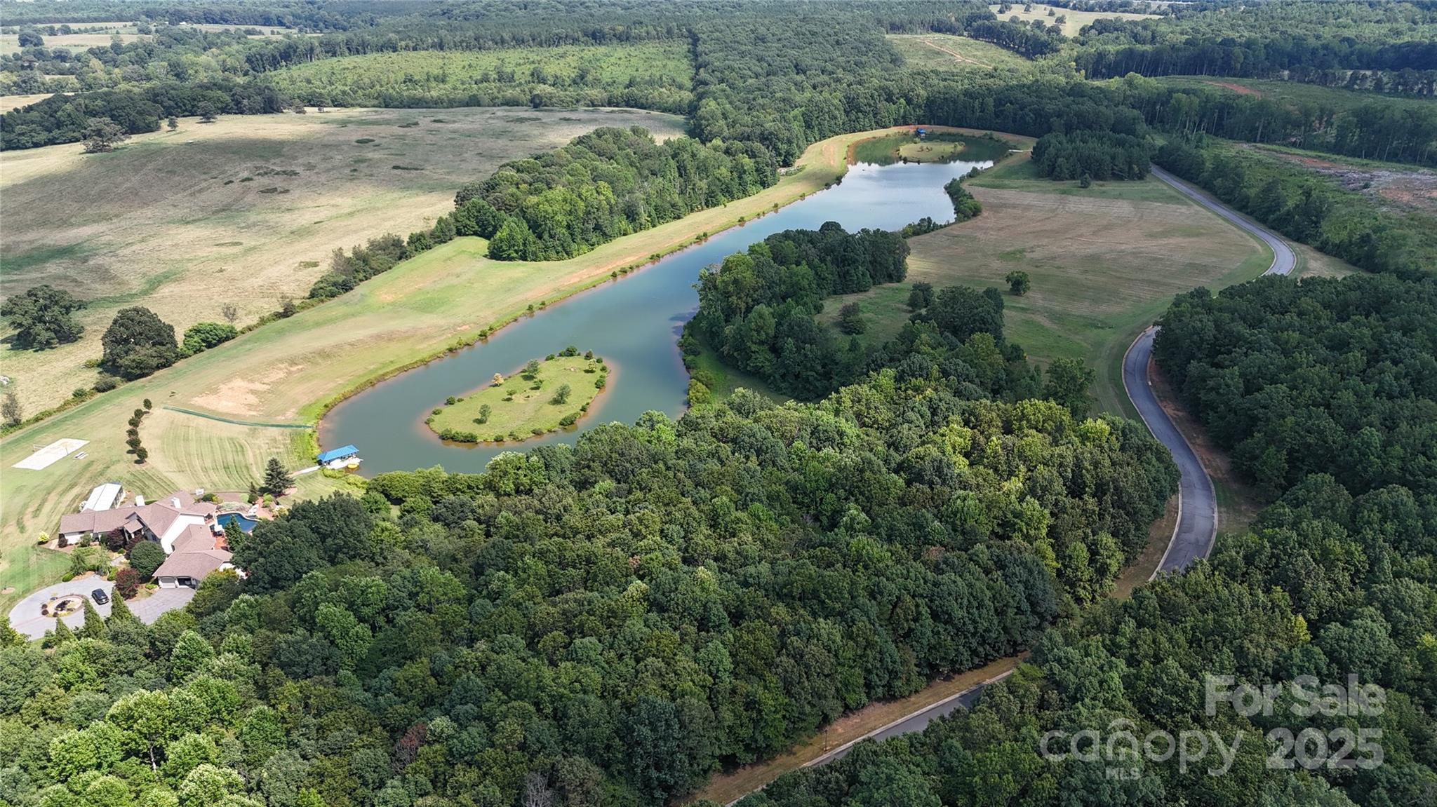 4446 Mirror Lake Drive Property Photo 14