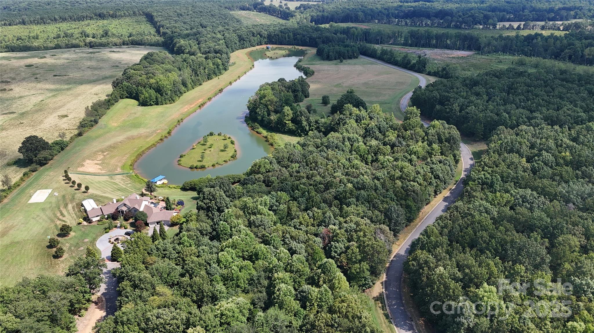 4446 Mirror Lake Drive Property Photo 15