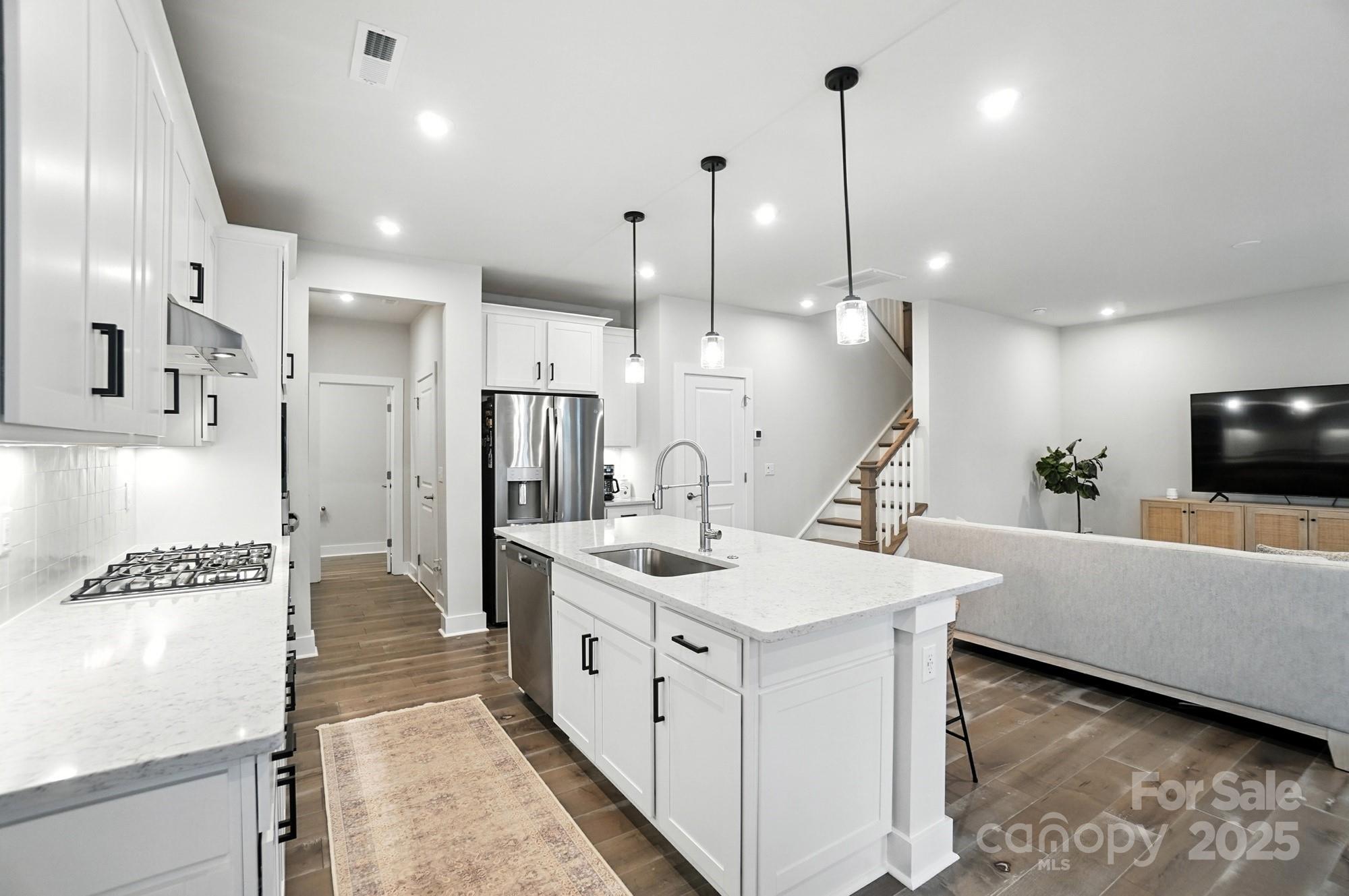 304 Ardmore Drive Property Photo 6