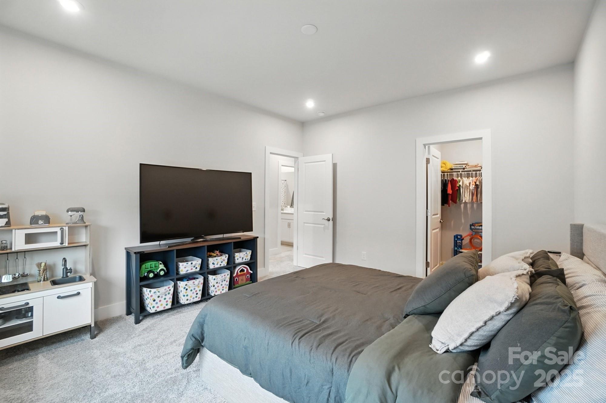 304 Ardmore Drive Property Photo 24