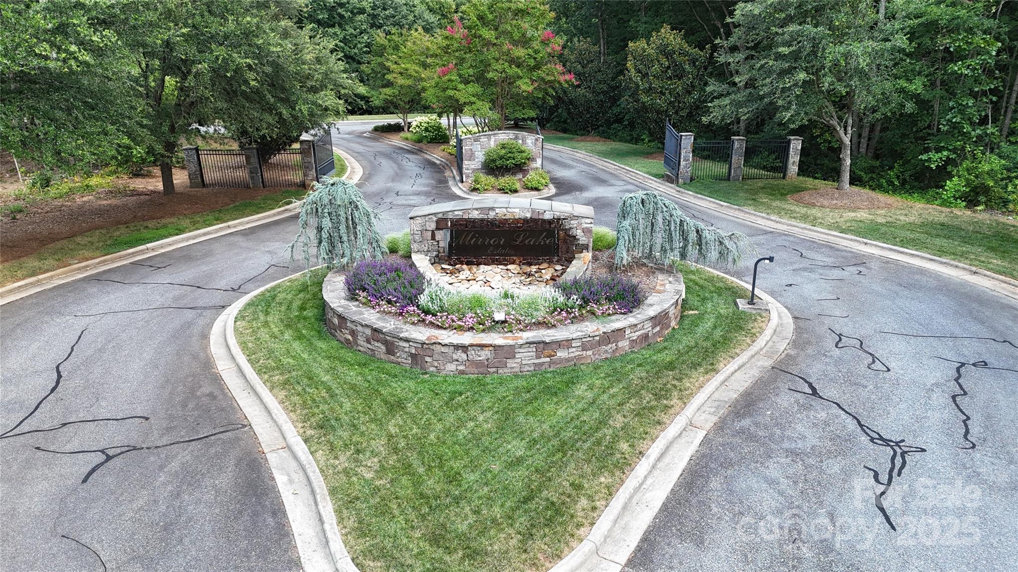 4488 Mirror Lake Drive Property Photo 2