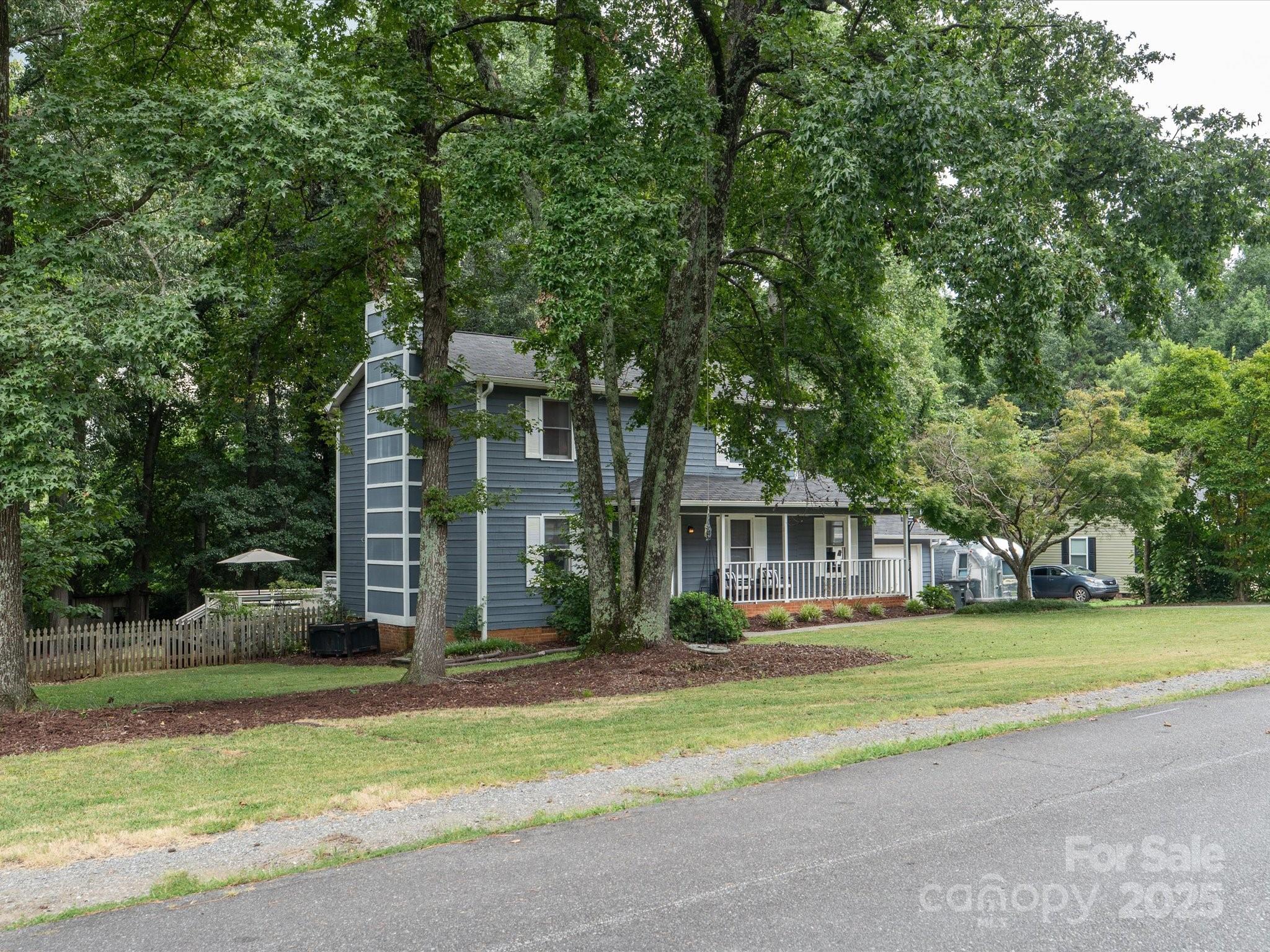 1624 Brook Drive Property Photo 2