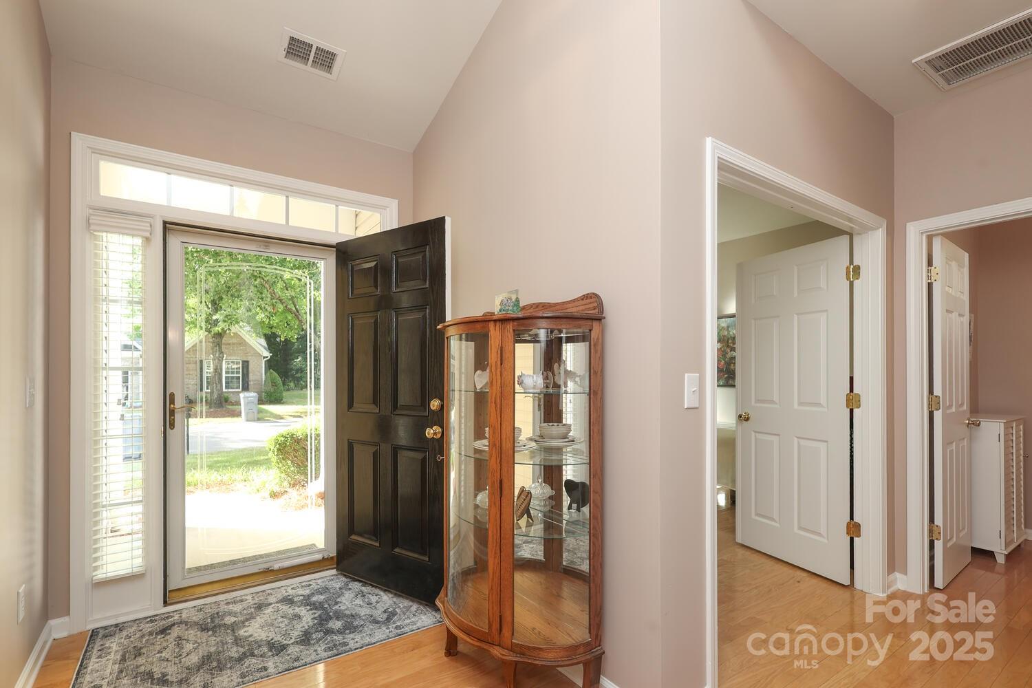 6250 Meadow Glen Lane Property Photo 2