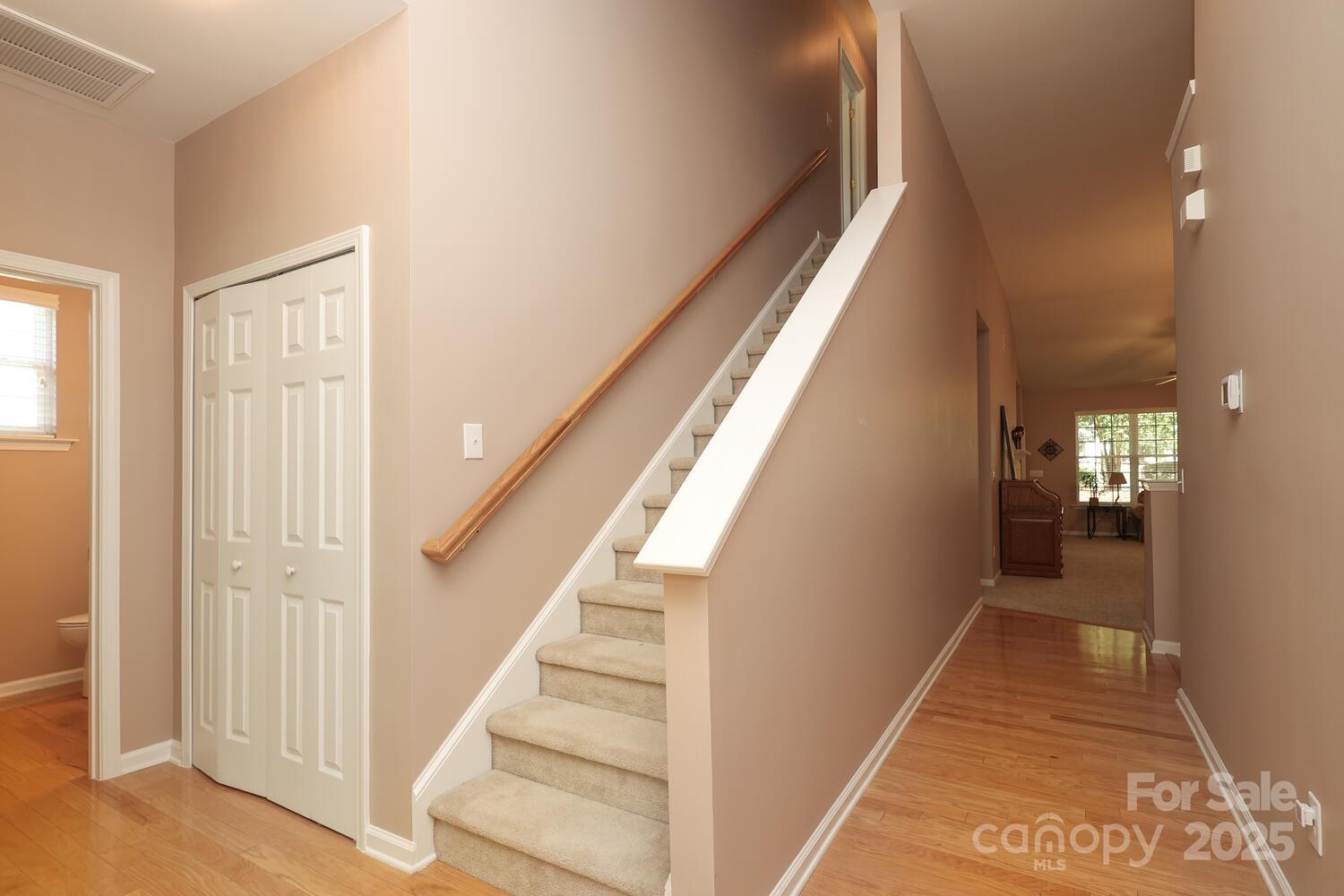6250 Meadow Glen Lane Property Photo 3