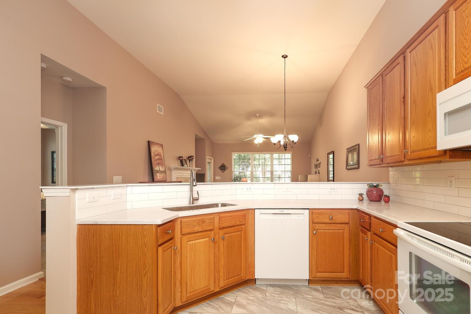 6250 Meadow Glen Lane Property Photo 8