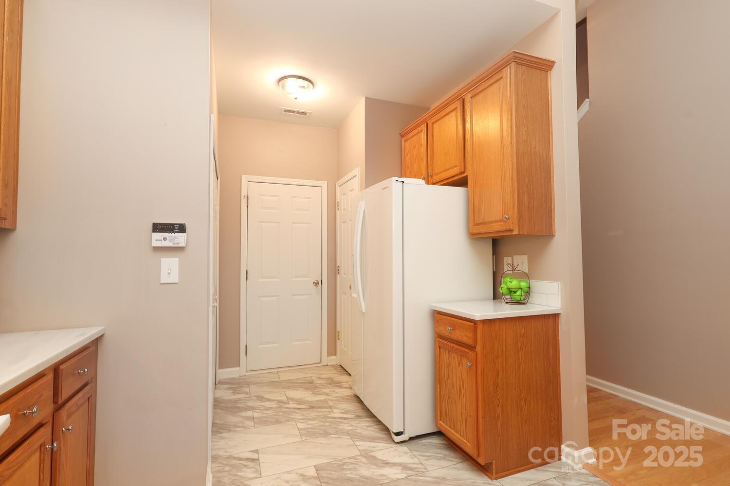 6250 Meadow Glen Lane Property Photo 9