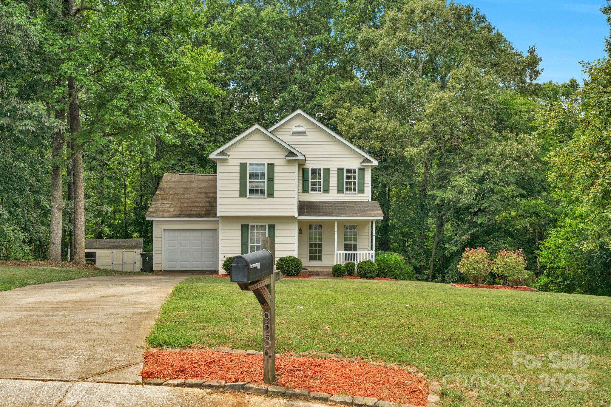 923 Buttermilk Lane Property Photo 4