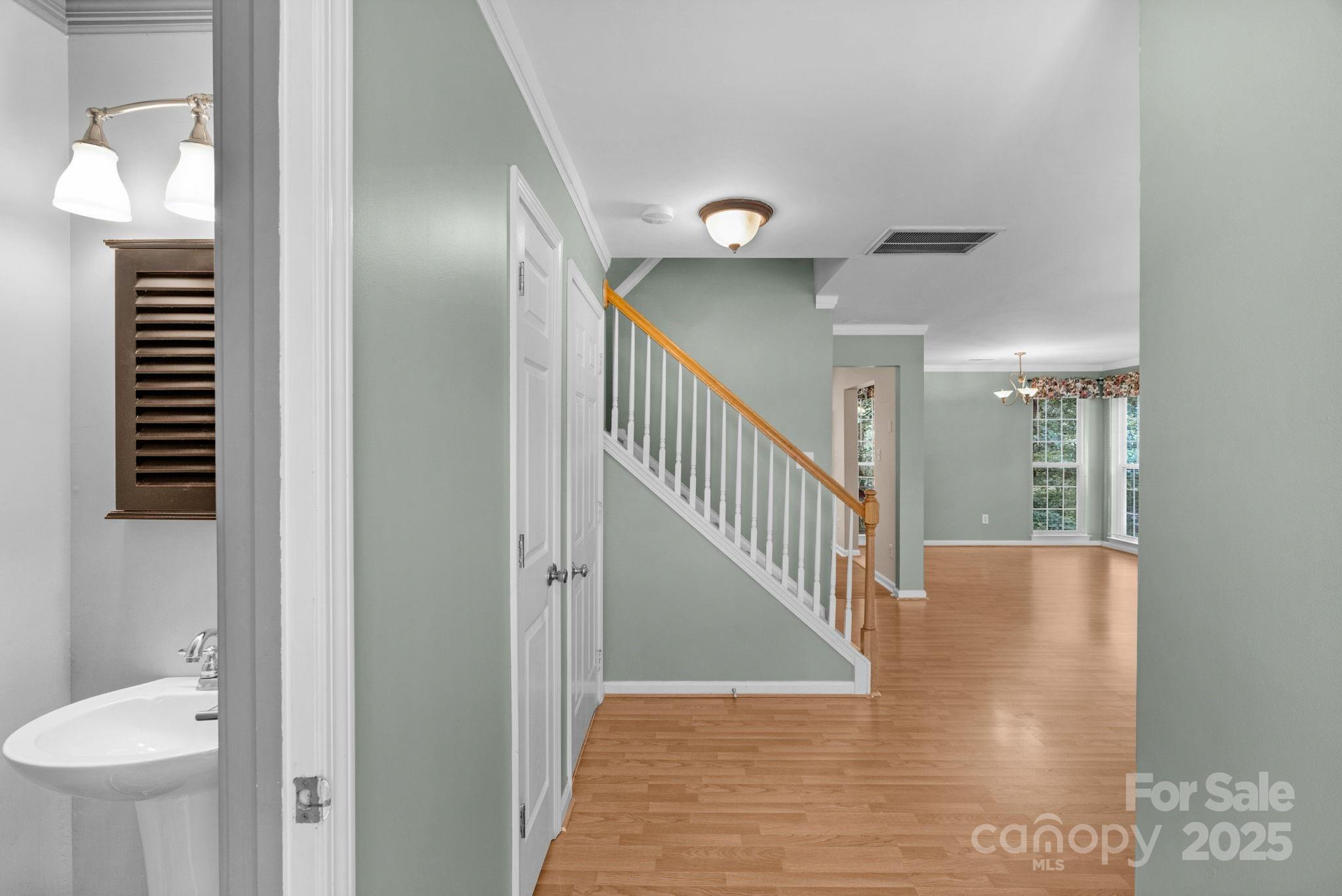 923 Buttermilk Lane Property Photo 6