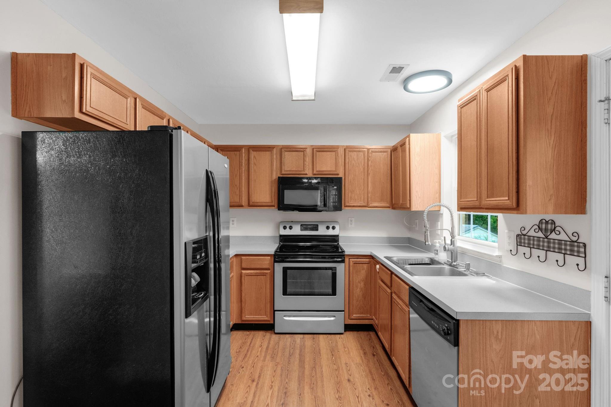 923 Buttermilk Lane Property Photo 13