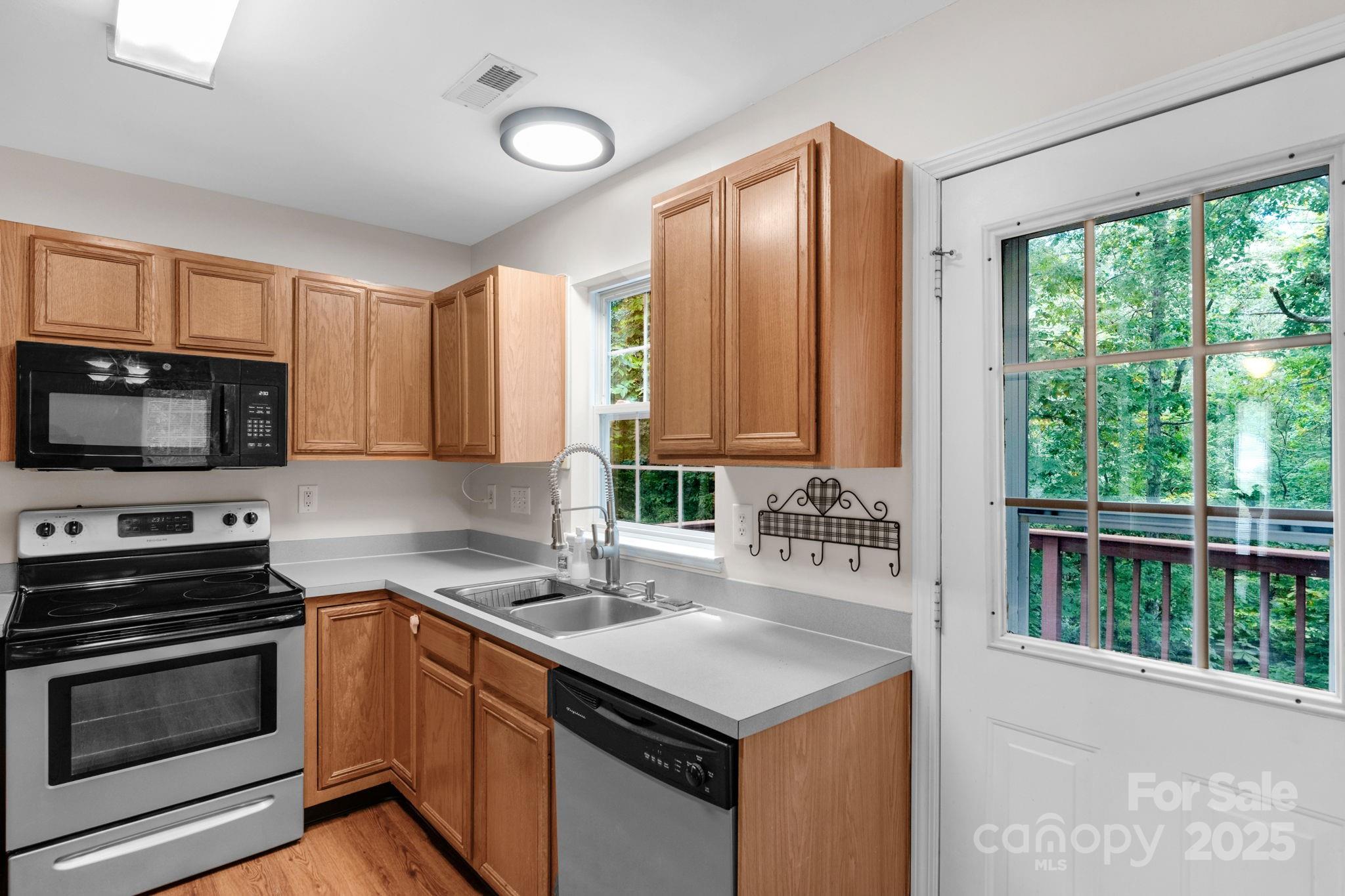 923 Buttermilk Lane Property Photo 14