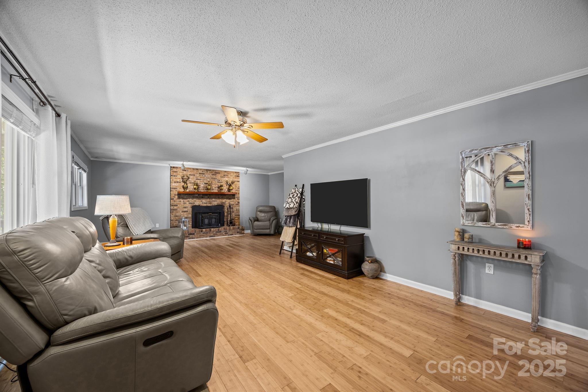 145 Allenwood Circle Property Photo 4