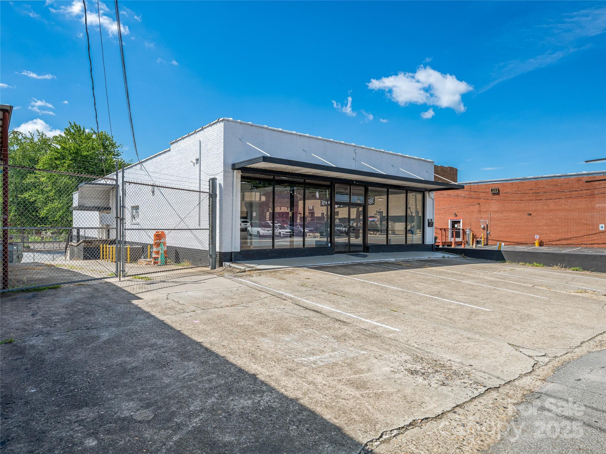 105 W Henderson Street Property Photo 2