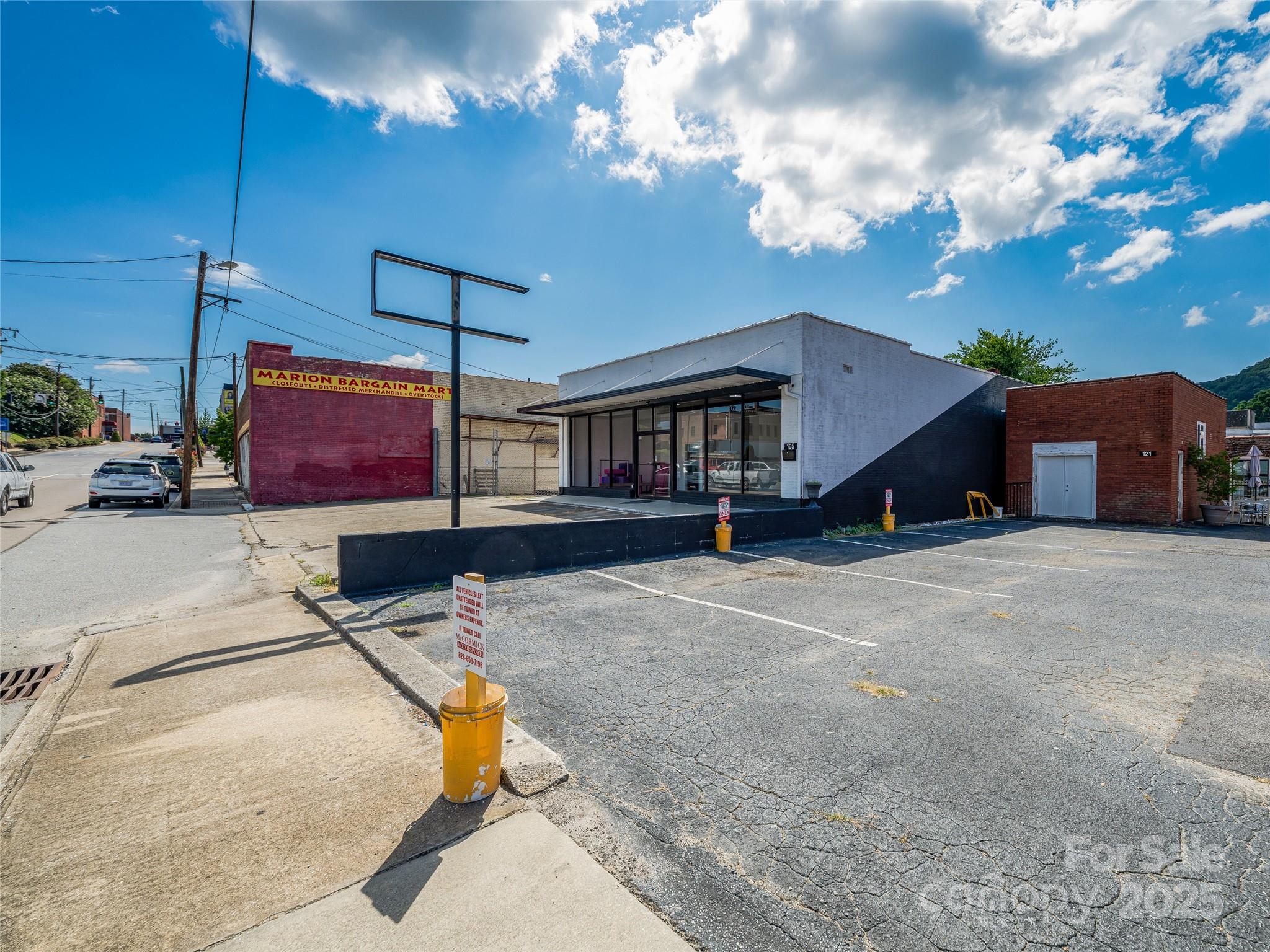 105 W Henderson Street Property Photo 4