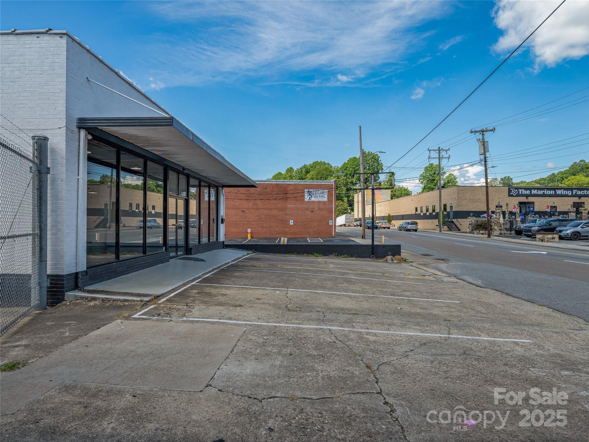 105 W Henderson Street Property Photo 6