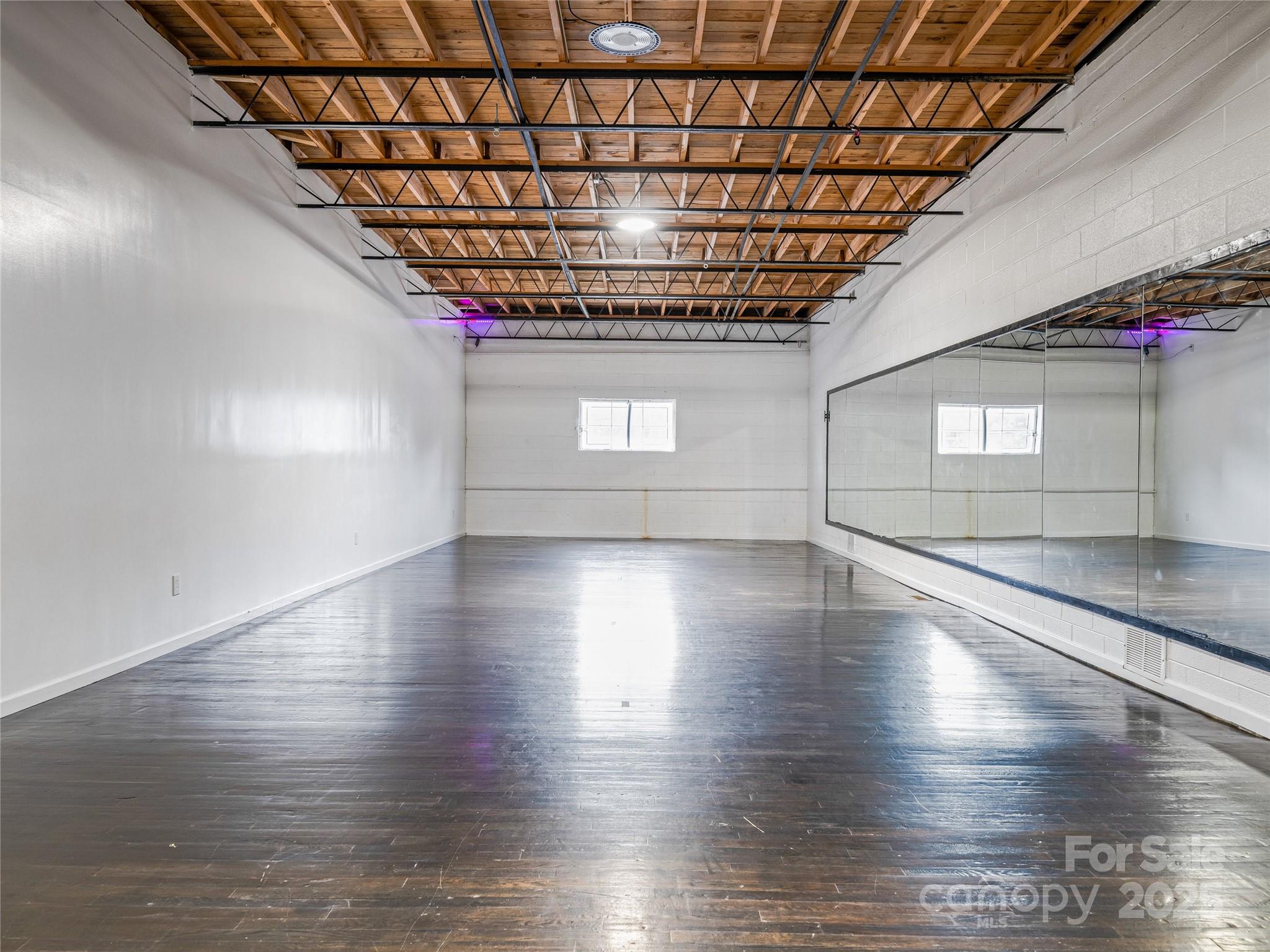 105 W Henderson Street Property Photo 13
