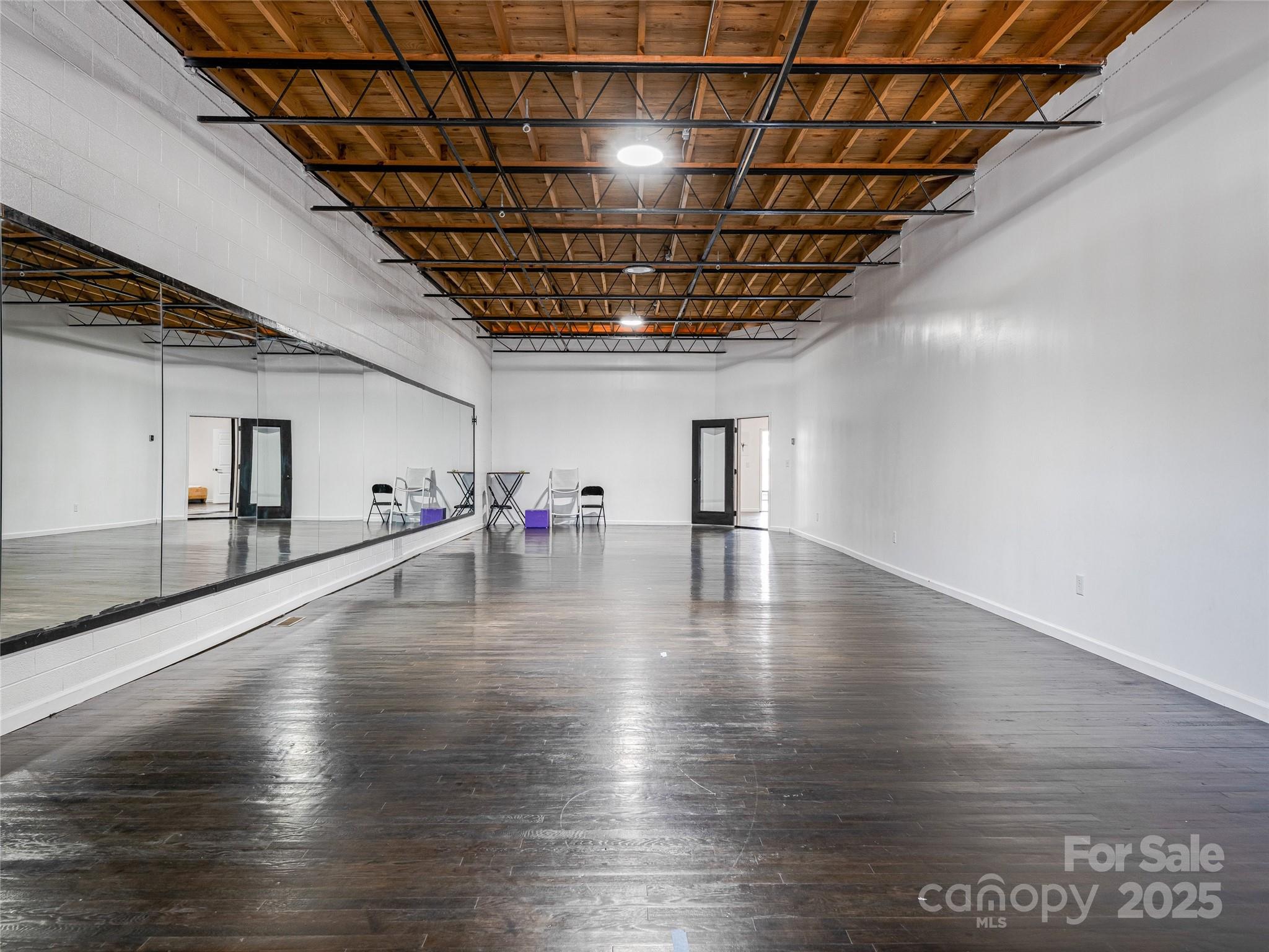 105 W Henderson Street Property Photo 14