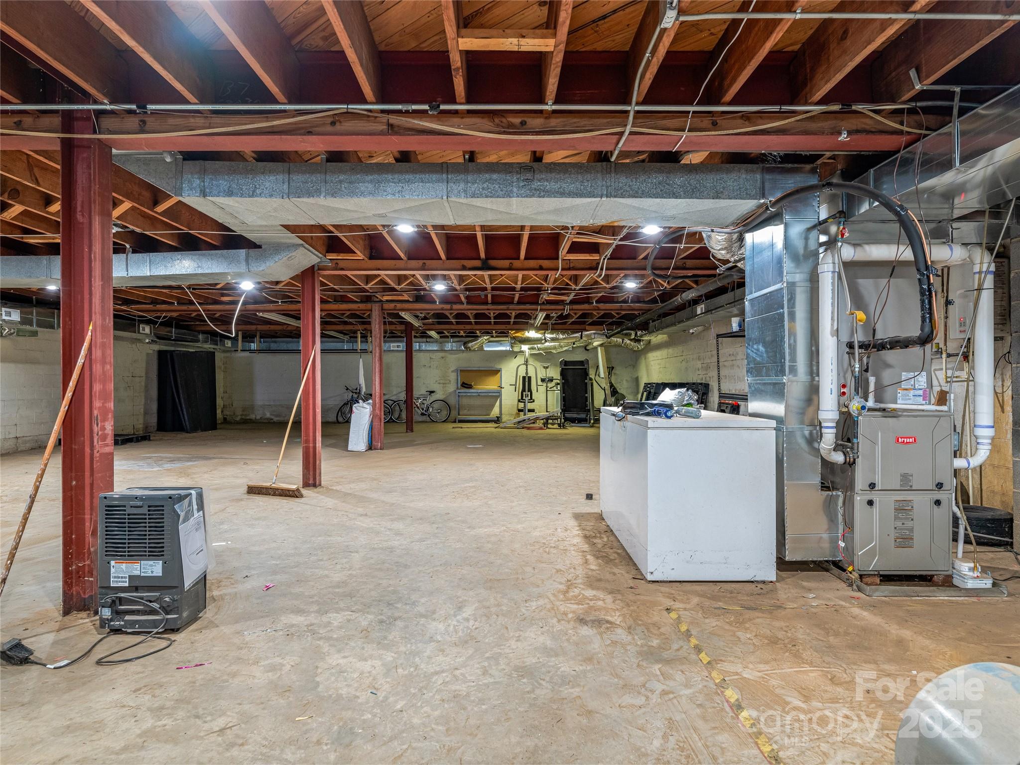 105 W Henderson Street Property Photo 19